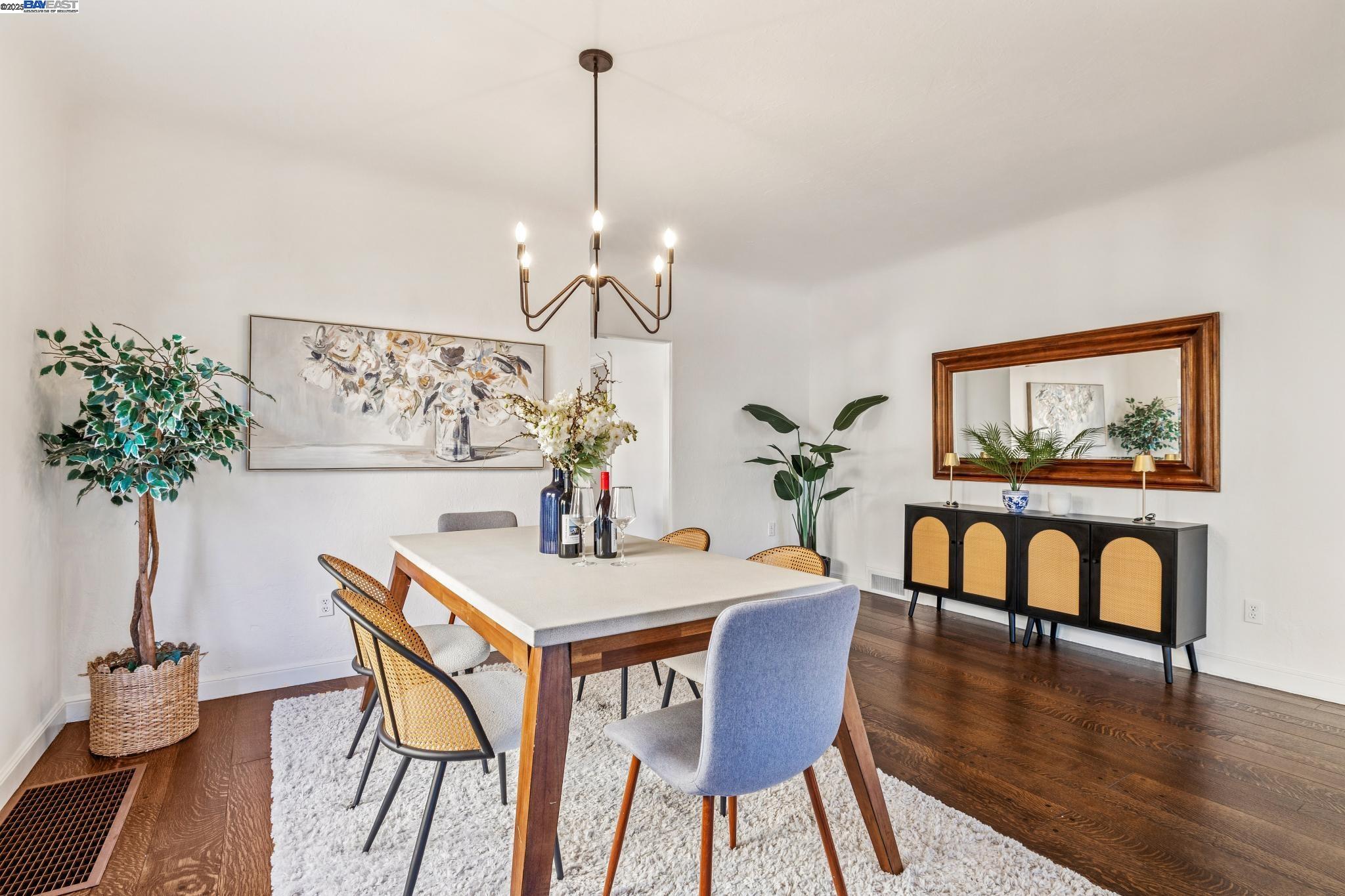 Detail Gallery Image 11 of 58 For 1354 Regent St, Alameda,  CA 94501 - 3 Beds | 2 Baths