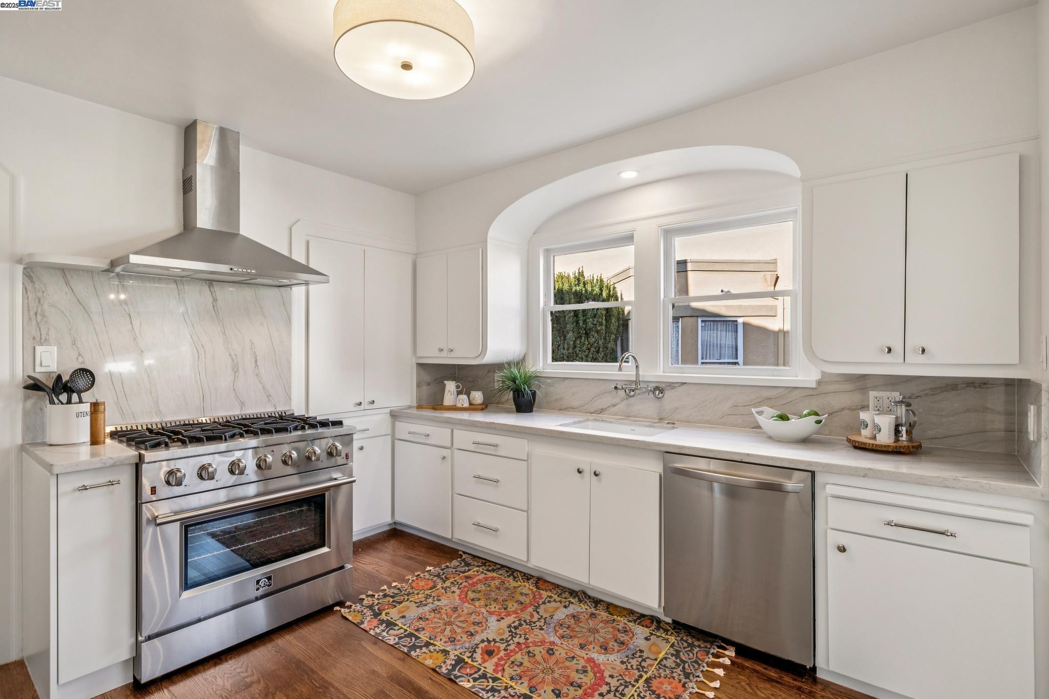 Detail Gallery Image 16 of 58 For 1354 Regent St, Alameda,  CA 94501 - 3 Beds | 2 Baths