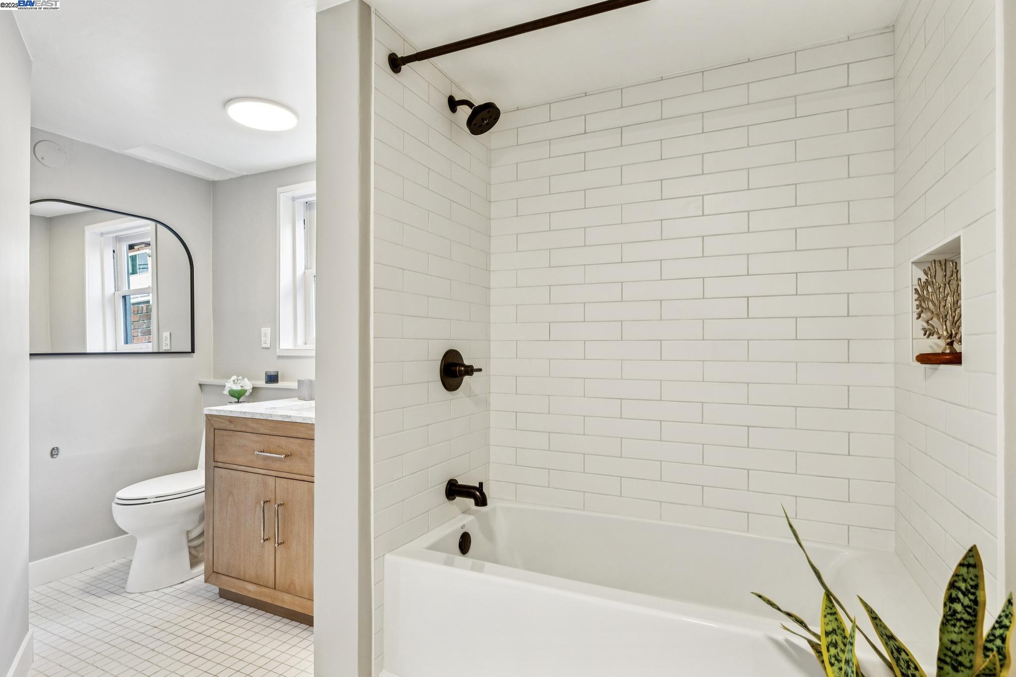 Detail Gallery Image 46 of 58 For 1354 Regent St, Alameda,  CA 94501 - 3 Beds | 2 Baths