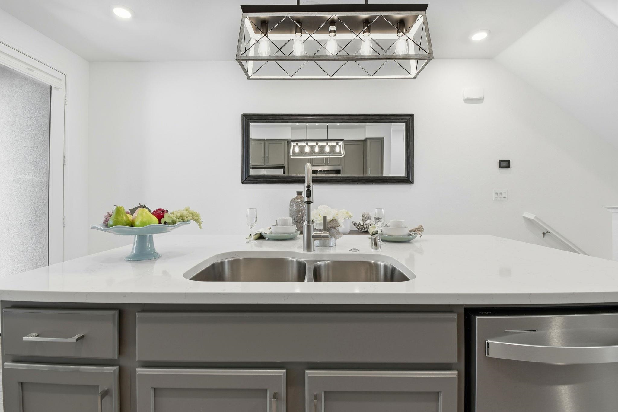 Detail Gallery Image 11 of 36 For 2878 Derbyline Ln, Alameda,  CA 94501 - 2 Beds | 1/1 Baths