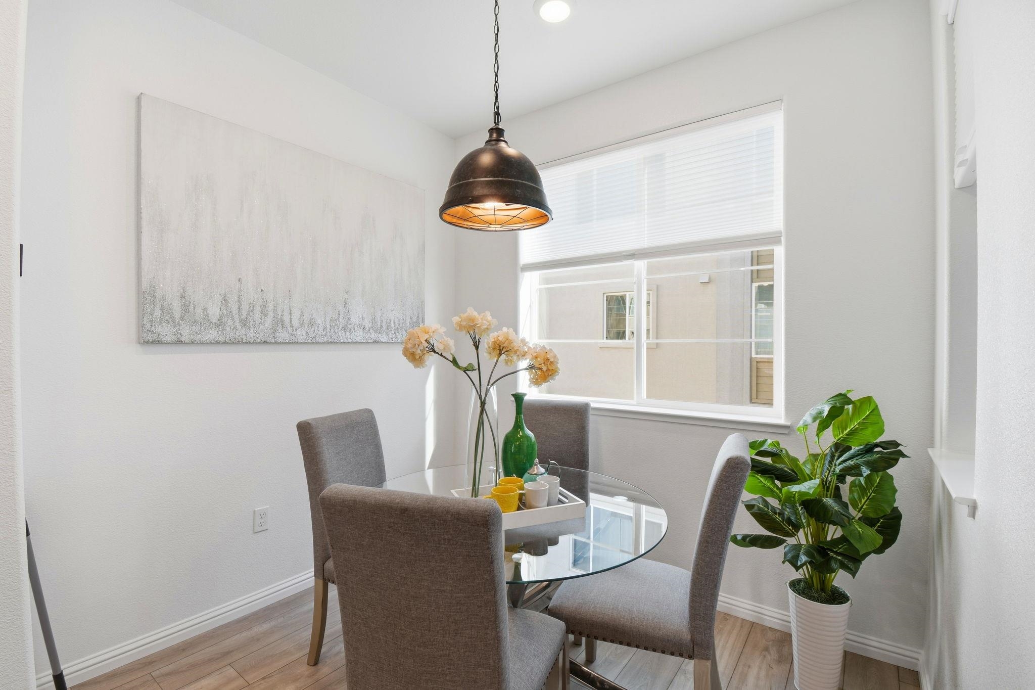 Detail Gallery Image 12 of 36 For 2878 Derbyline Ln, Alameda,  CA 94501 - 2 Beds | 1/1 Baths