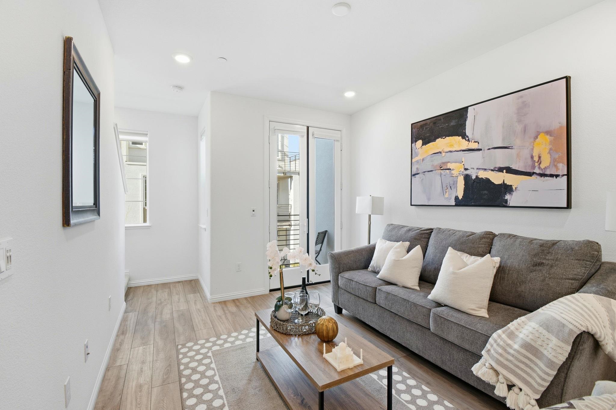 Detail Gallery Image 13 of 36 For 2878 Derbyline Ln, Alameda,  CA 94501 - 2 Beds | 1/1 Baths