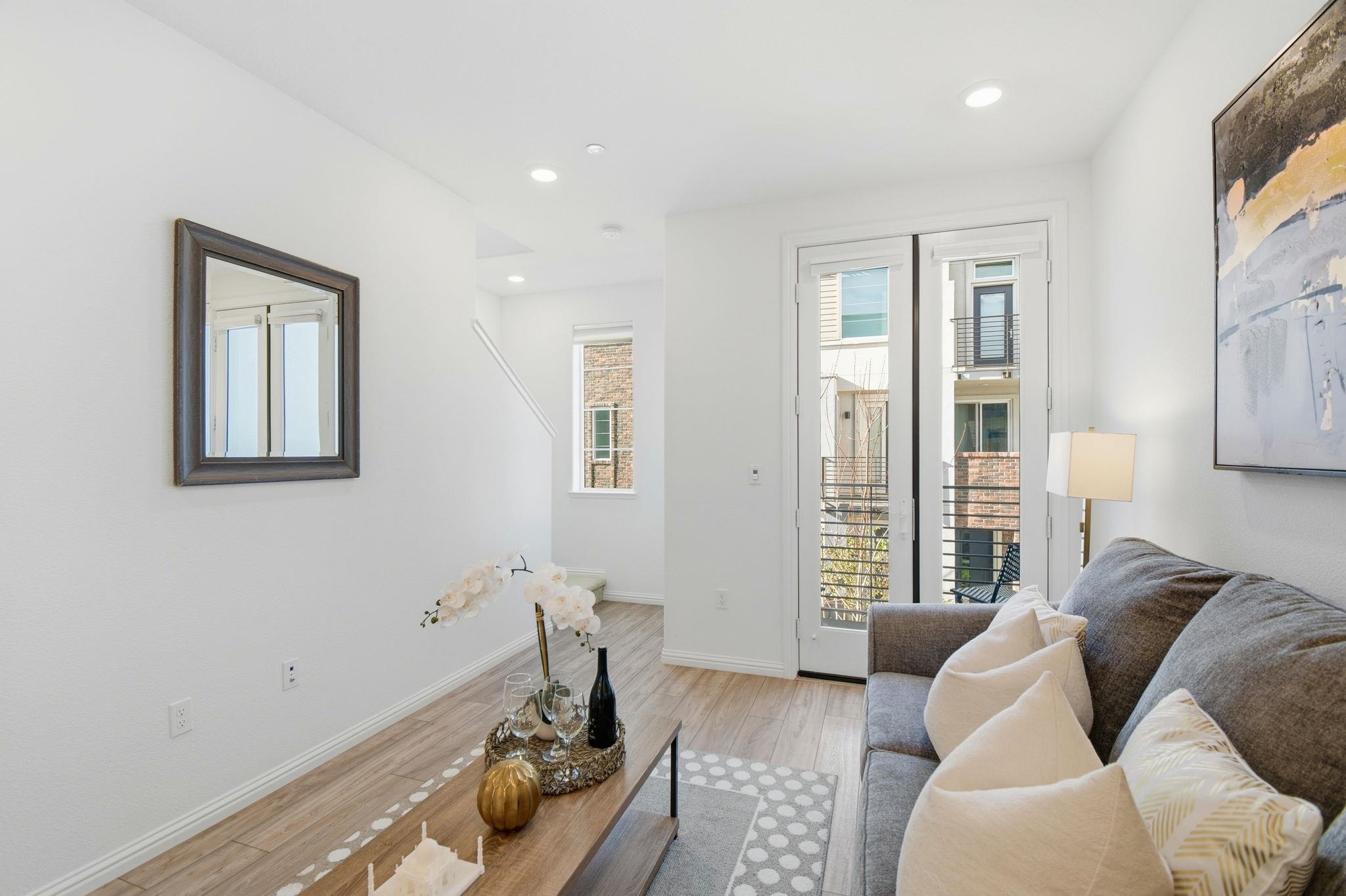 Detail Gallery Image 14 of 36 For 2878 Derbyline Ln, Alameda,  CA 94501 - 2 Beds | 1/1 Baths