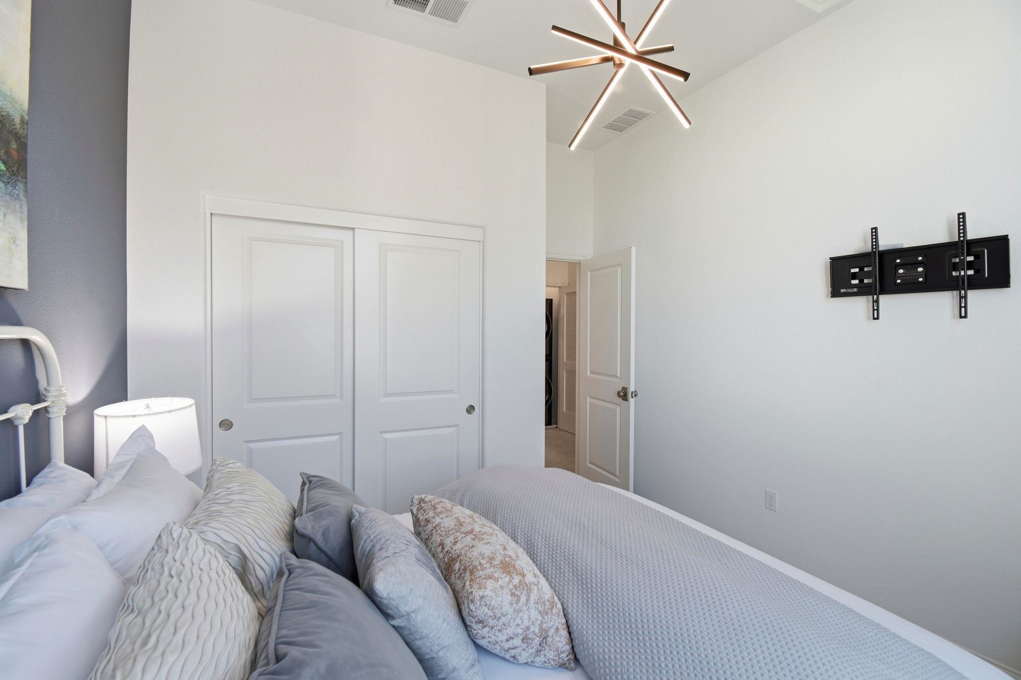 Detail Gallery Image 20 of 36 For 2878 Derbyline Ln, Alameda,  CA 94501 - 2 Beds | 1/1 Baths