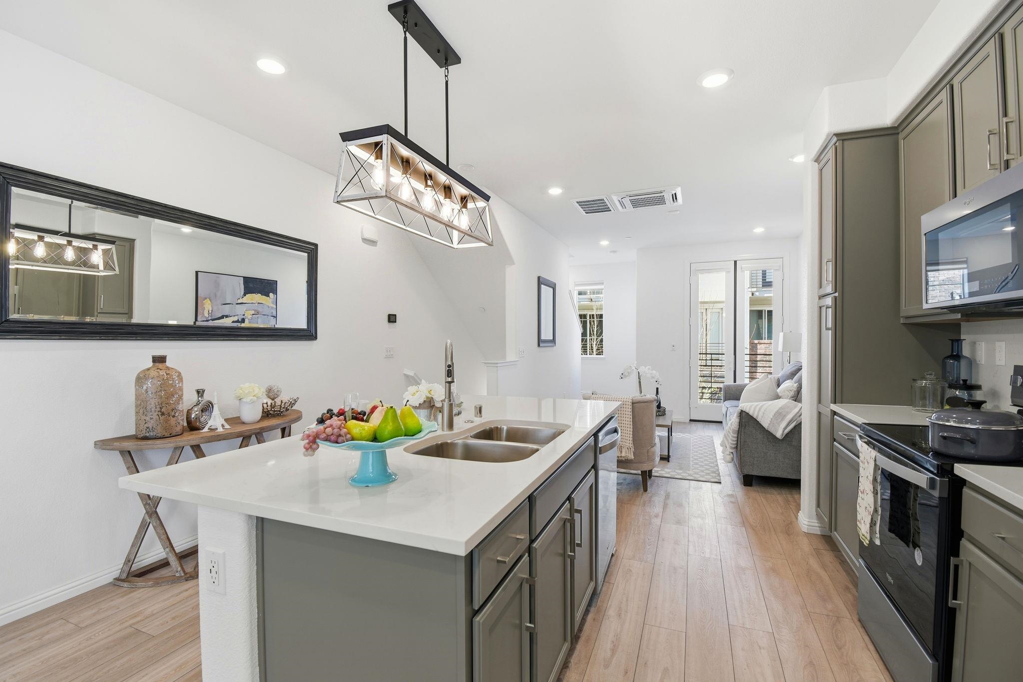 Detail Gallery Image 7 of 36 For 2878 Derbyline Ln, Alameda,  CA 94501 - 2 Beds | 1/1 Baths