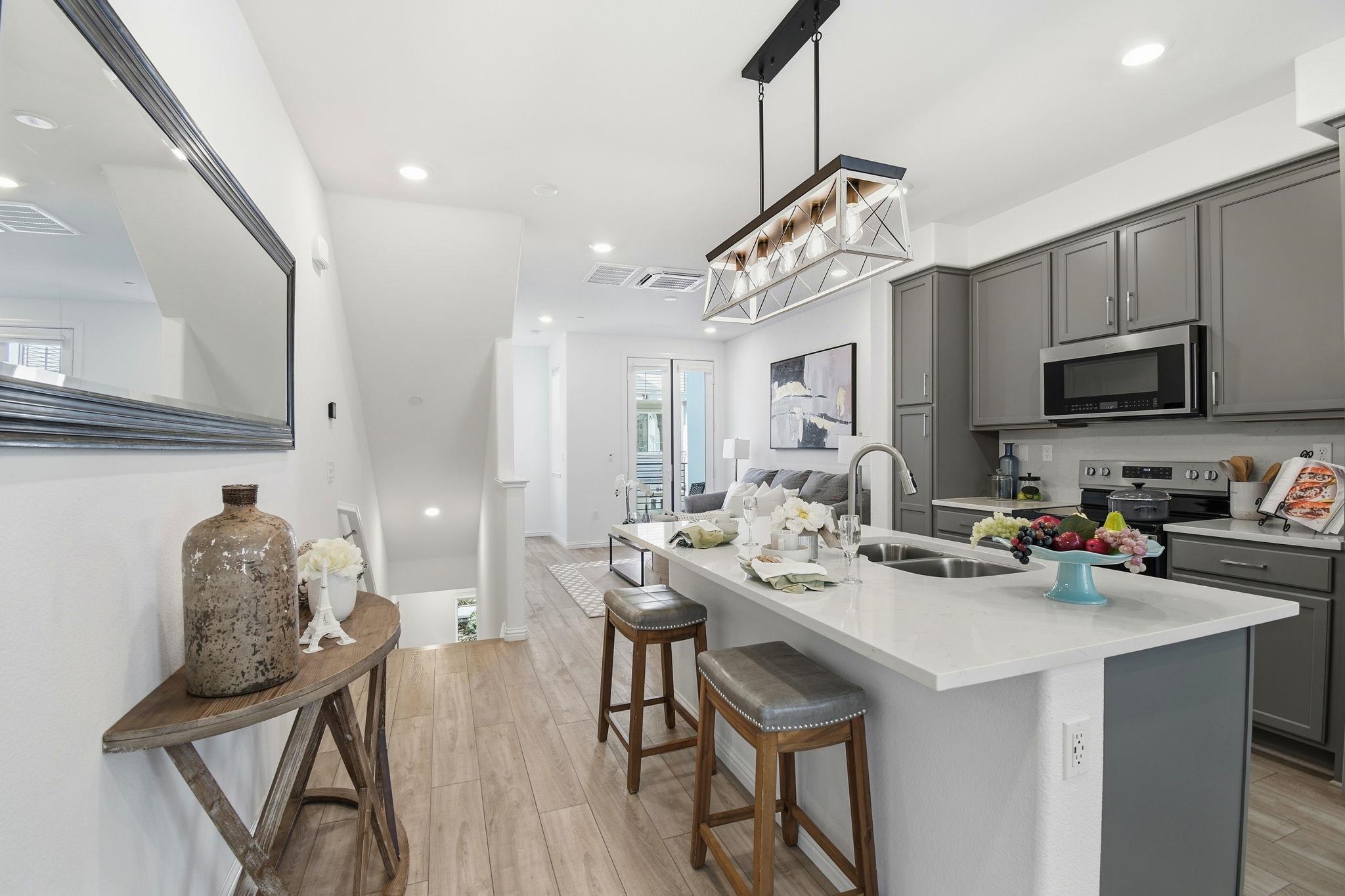 Detail Gallery Image 9 of 36 For 2878 Derbyline Ln, Alameda,  CA 94501 - 2 Beds | 1/1 Baths