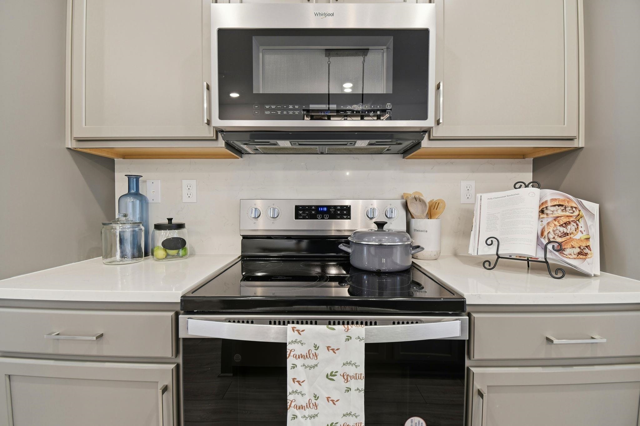 Detail Gallery Image 10 of 36 For 2878 Derbyline Ln, Alameda,  CA 94501 - 2 Beds | 1/1 Baths