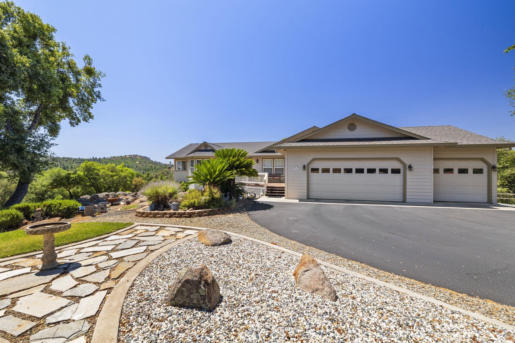 Detail Gallery Image 5 of 60 For 15595 Curtis Cir, Sonora,  CA 95370 - 3 Beds | 2/1 Baths