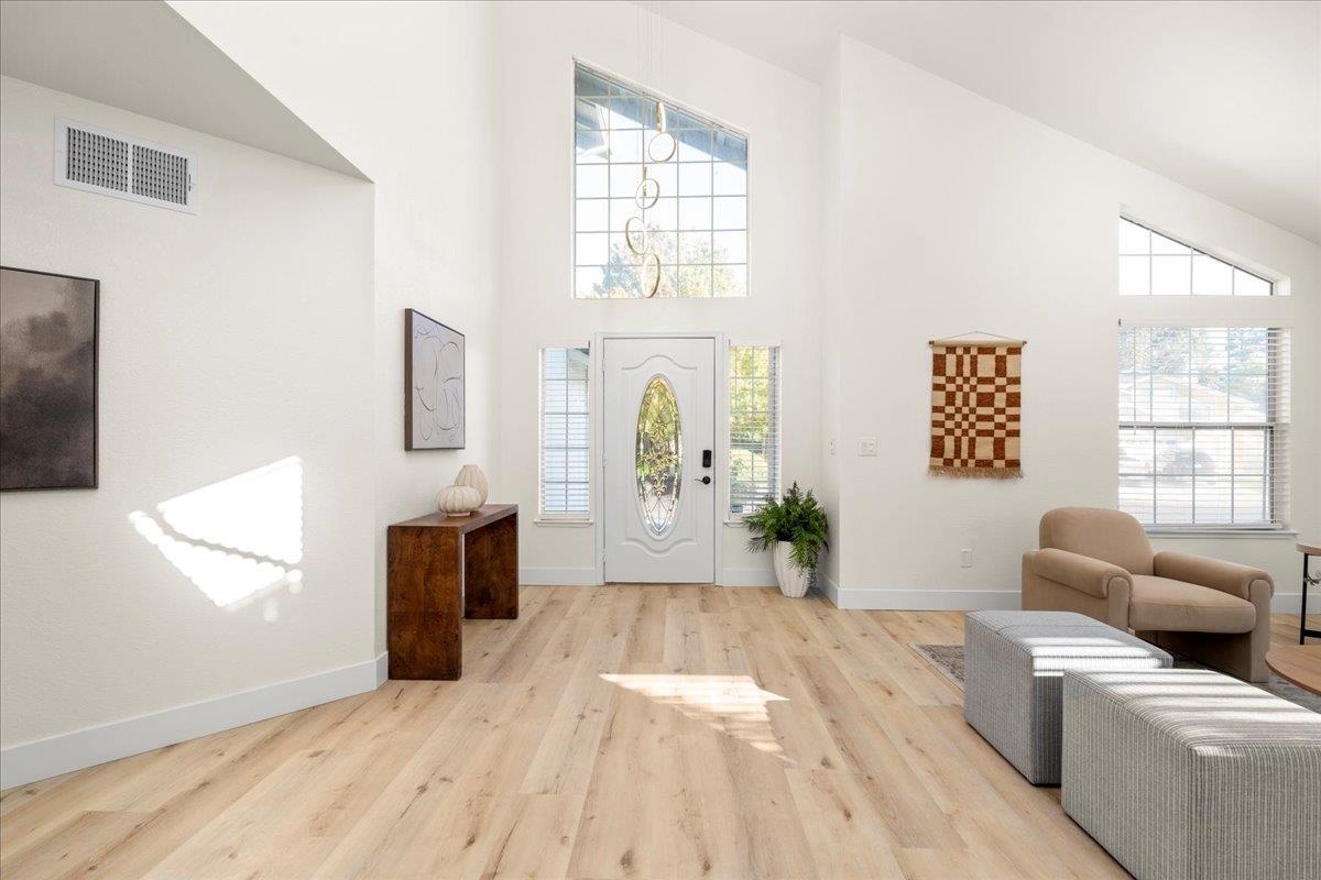 Detail Gallery Image 5 of 38 For 7212 Tiant Way, Elk Grove,  CA 95758 - 4 Beds | 2/1 Baths