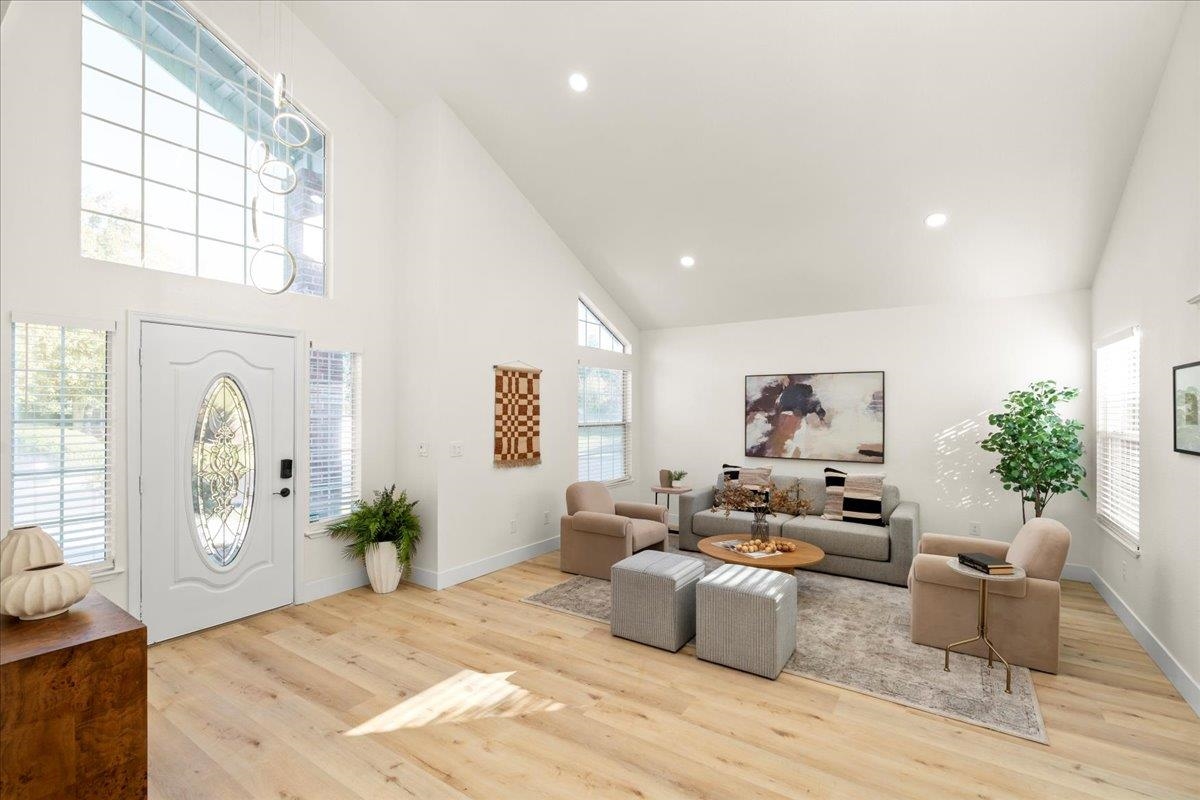 Detail Gallery Image 7 of 38 For 7212 Tiant Way, Elk Grove,  CA 95758 - 4 Beds | 2/1 Baths