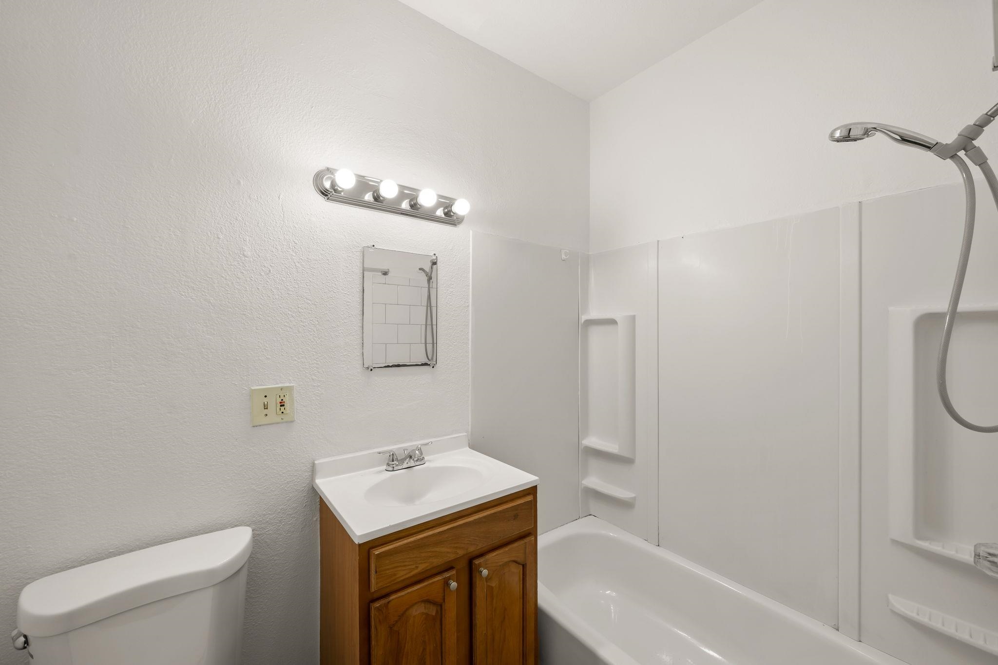 Detail Gallery Image 12 of 24 For 400 Bissell, Richmond,  CA 94801 - 4 Beds | 2 Baths