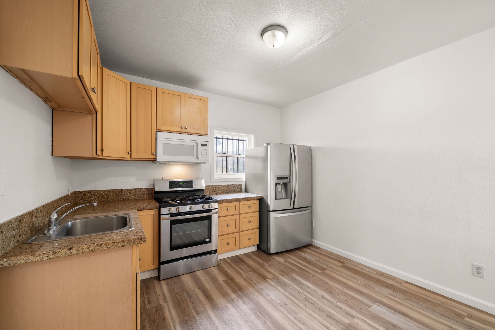 Detail Gallery Image 14 of 24 For 400 Bissell, Richmond,  CA 94801 - 4 Beds | 2 Baths