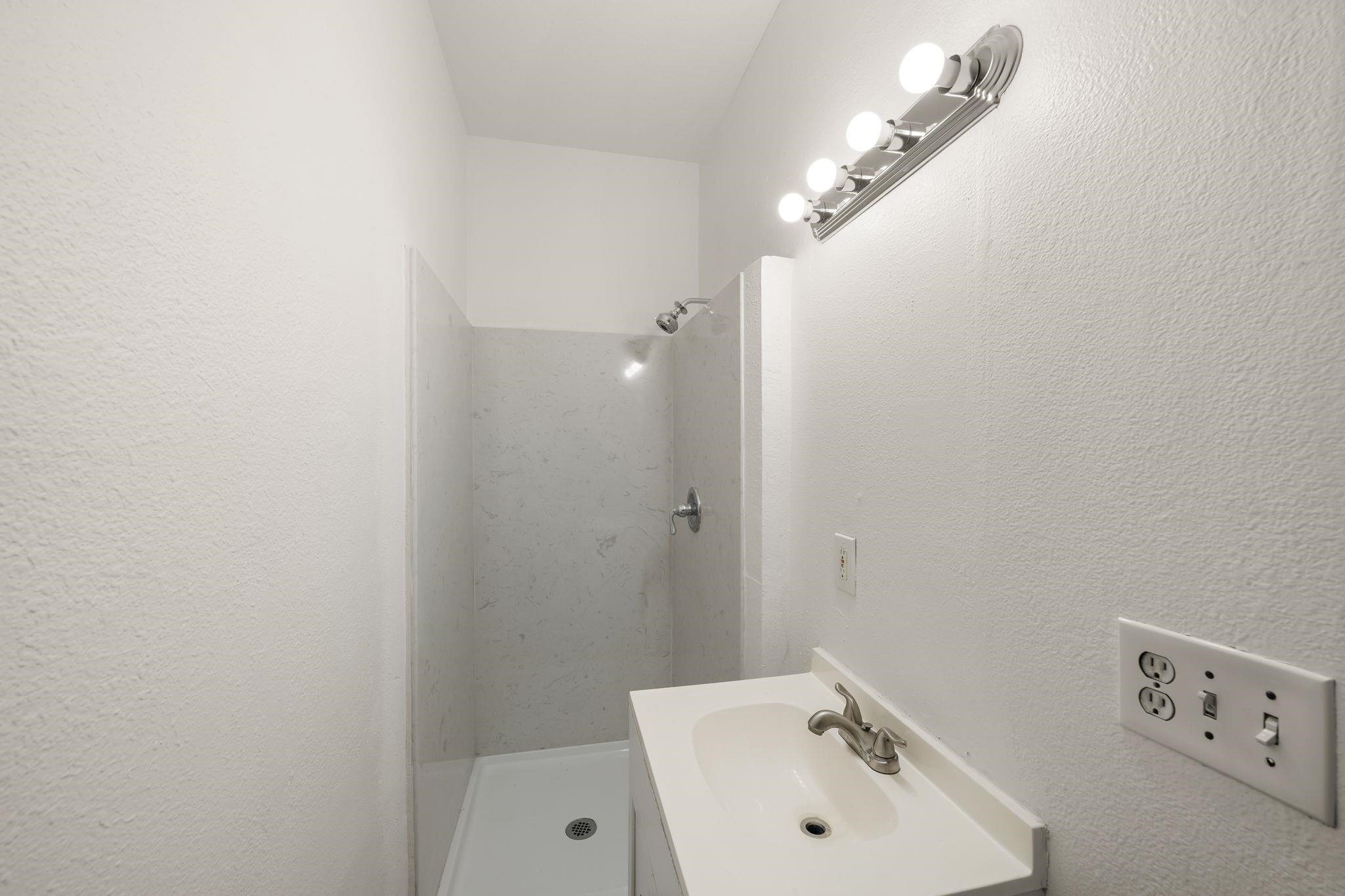 Detail Gallery Image 8 of 24 For 400 Bissell, Richmond,  CA 94801 - 4 Beds | 2 Baths