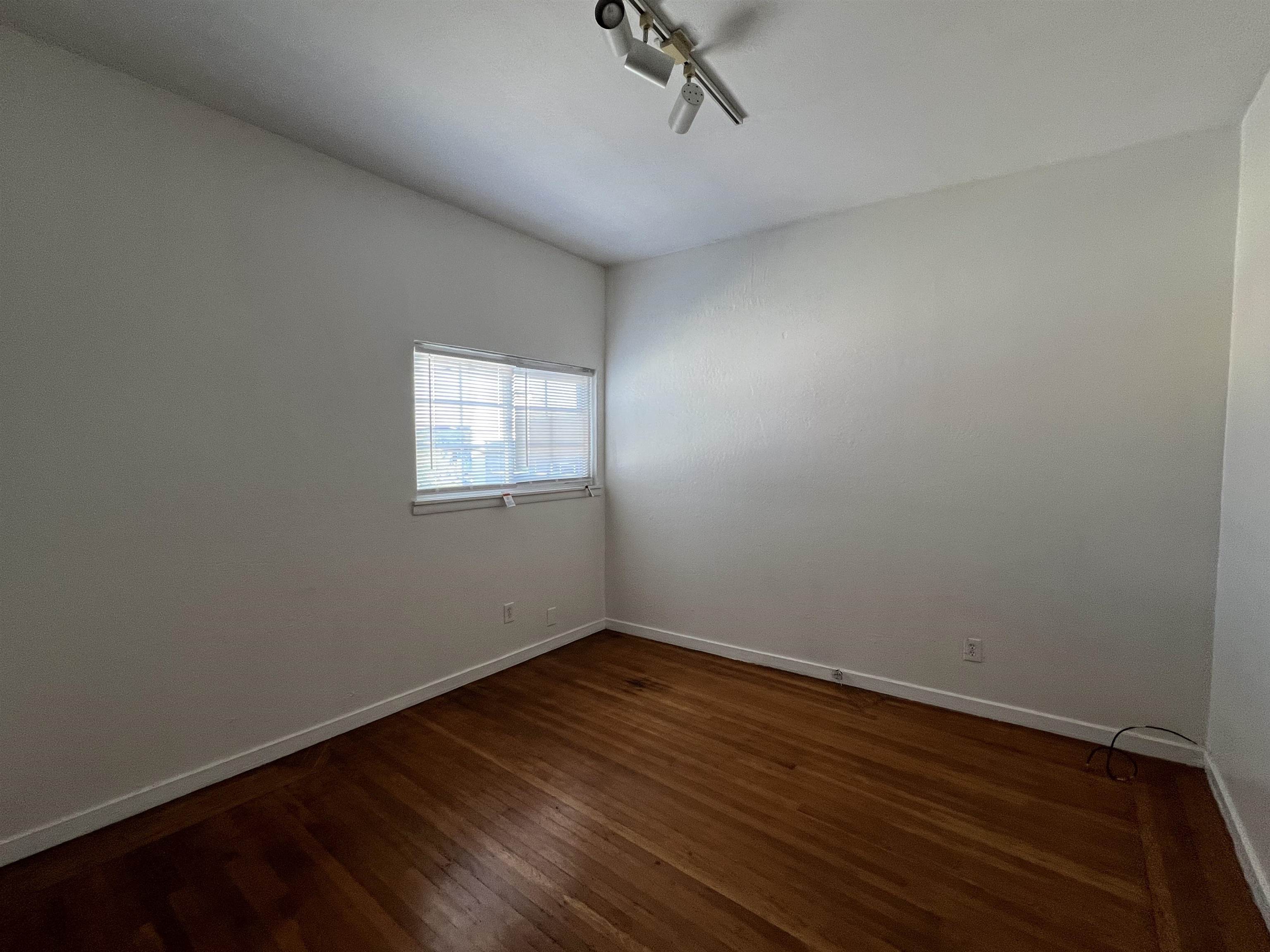 Detail Gallery Image 3 of 4 For 3244 Ellis St #C,  Berkeley,  CA 94703 - 2 Beds | 1 Baths