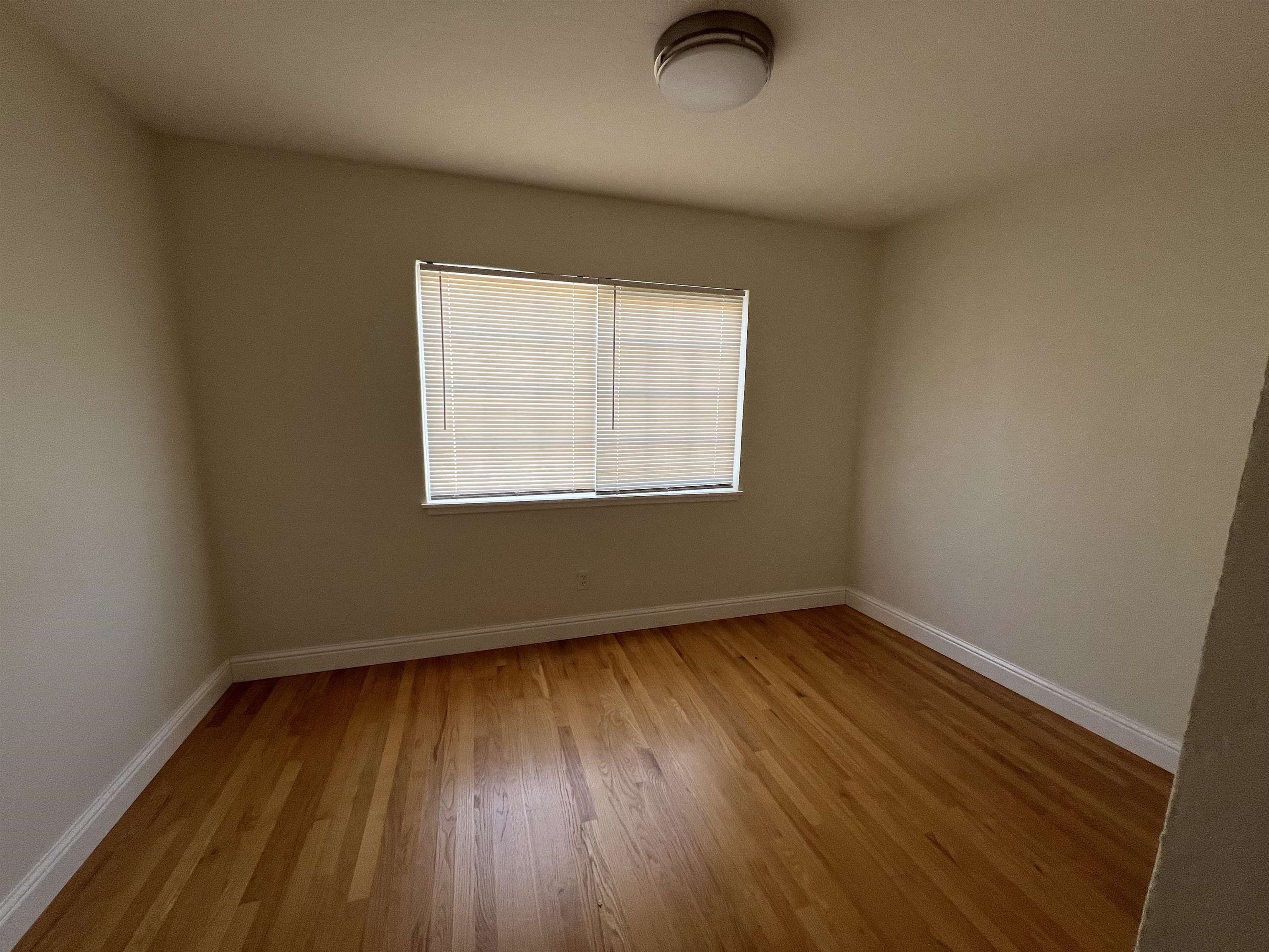 Detail Gallery Image 2 of 7 For 3244 Ellis St #D,  Berkeley,  CA 94703 - 2 Beds | 1 Baths