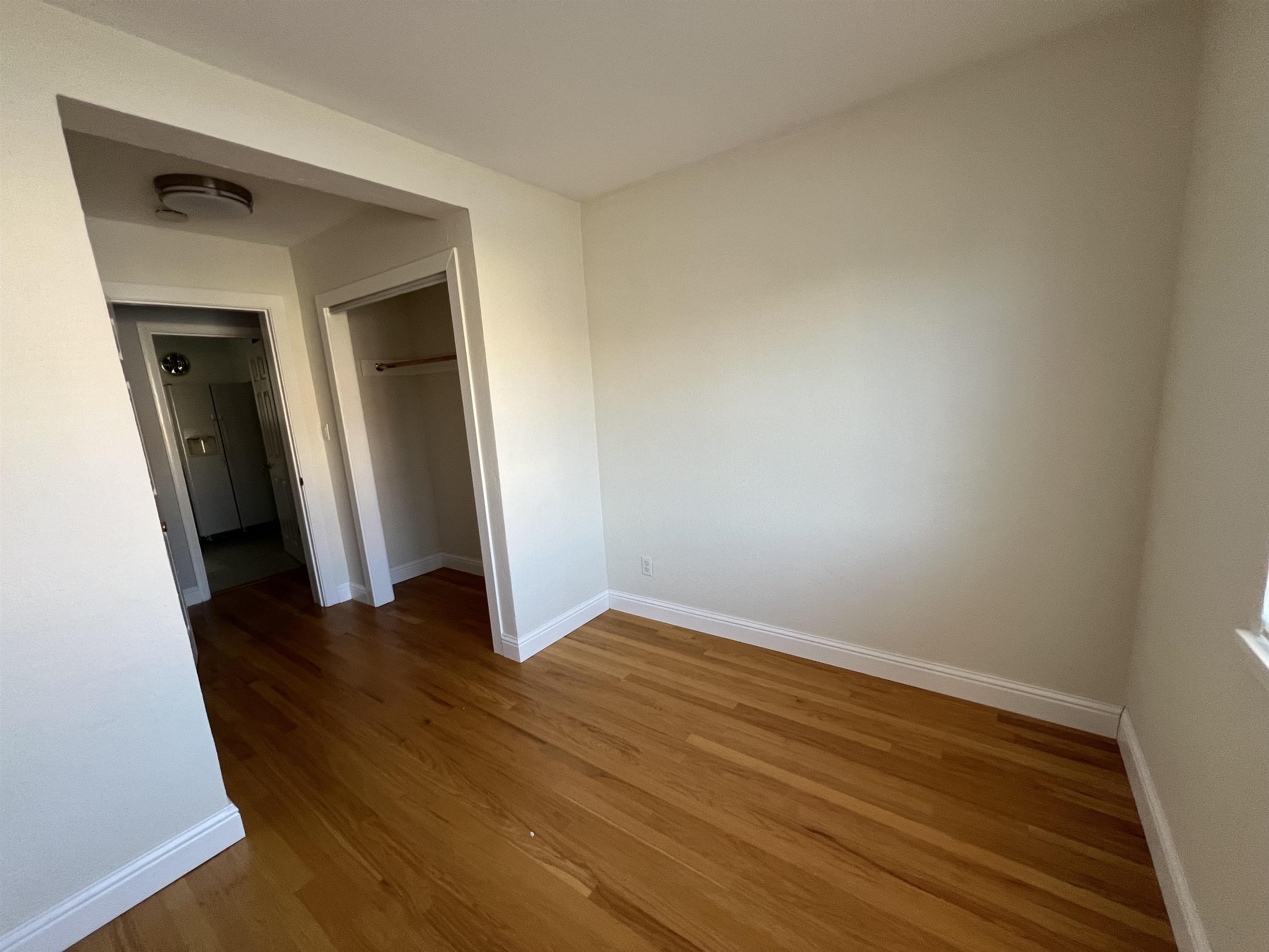 Detail Gallery Image 5 of 7 For 3244 Ellis St #D,  Berkeley,  CA 94703 - 2 Beds | 1 Baths