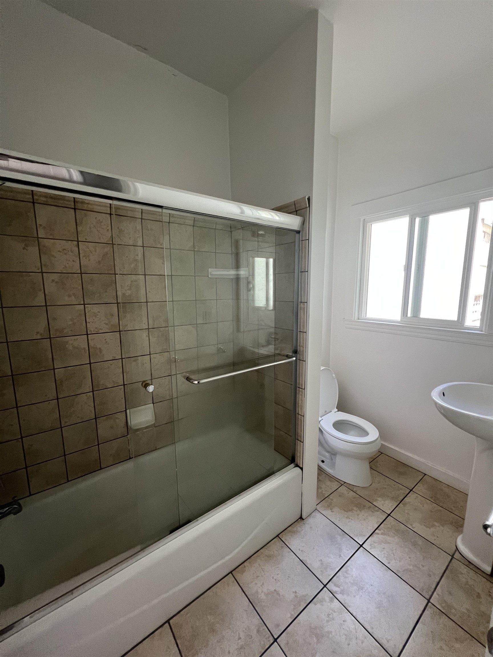 Detail Gallery Image 4 of 6 For 1846 Spruce St #5,  Berkeley,  CA 94709-1859 - 1 Beds | 1 Baths