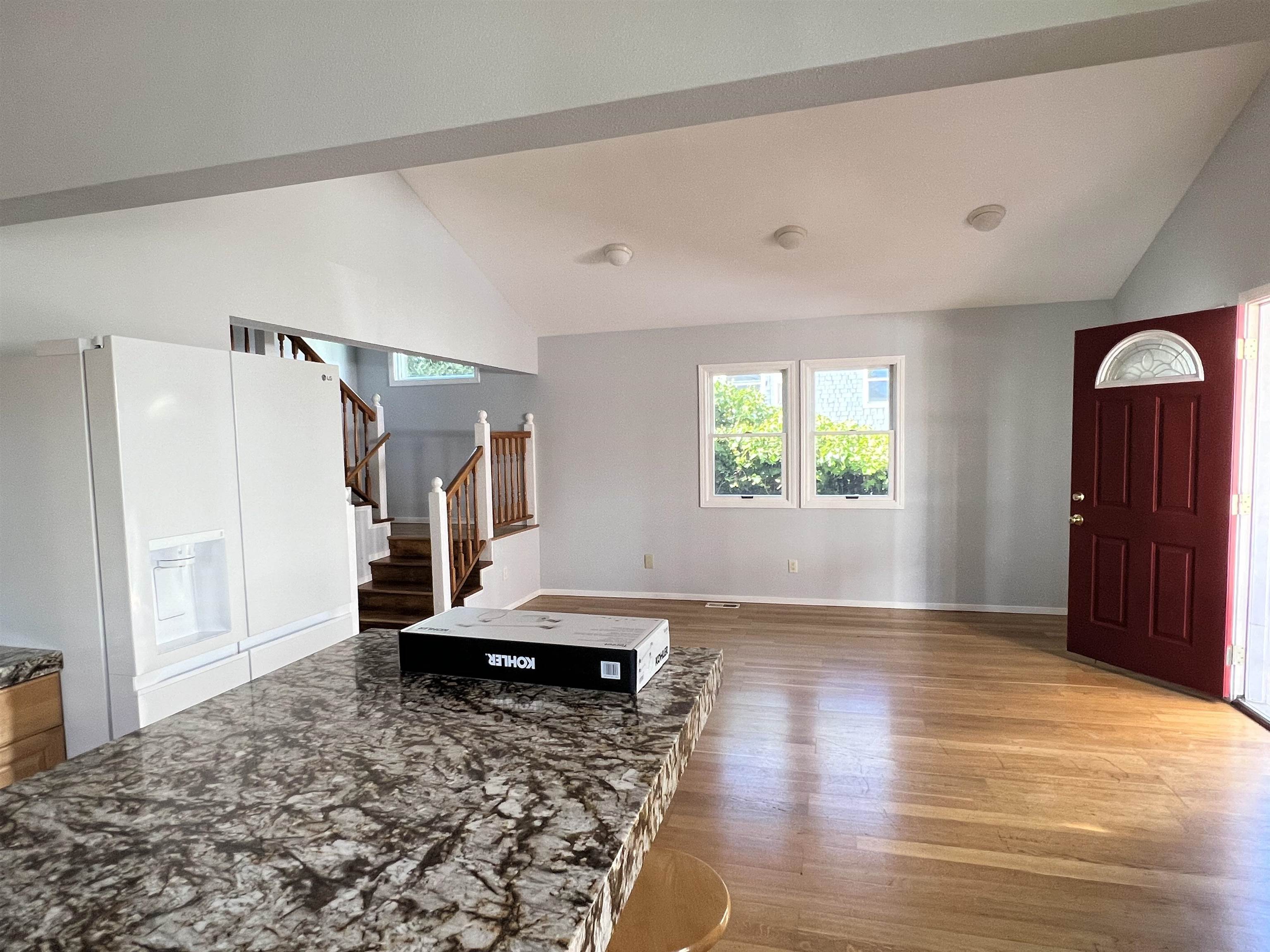 Detail Gallery Image 3 of 8 For 2438 Martin Luther King Jr Way, Berkeley,  CA 94704 - 2 Beds | 1/1 Baths