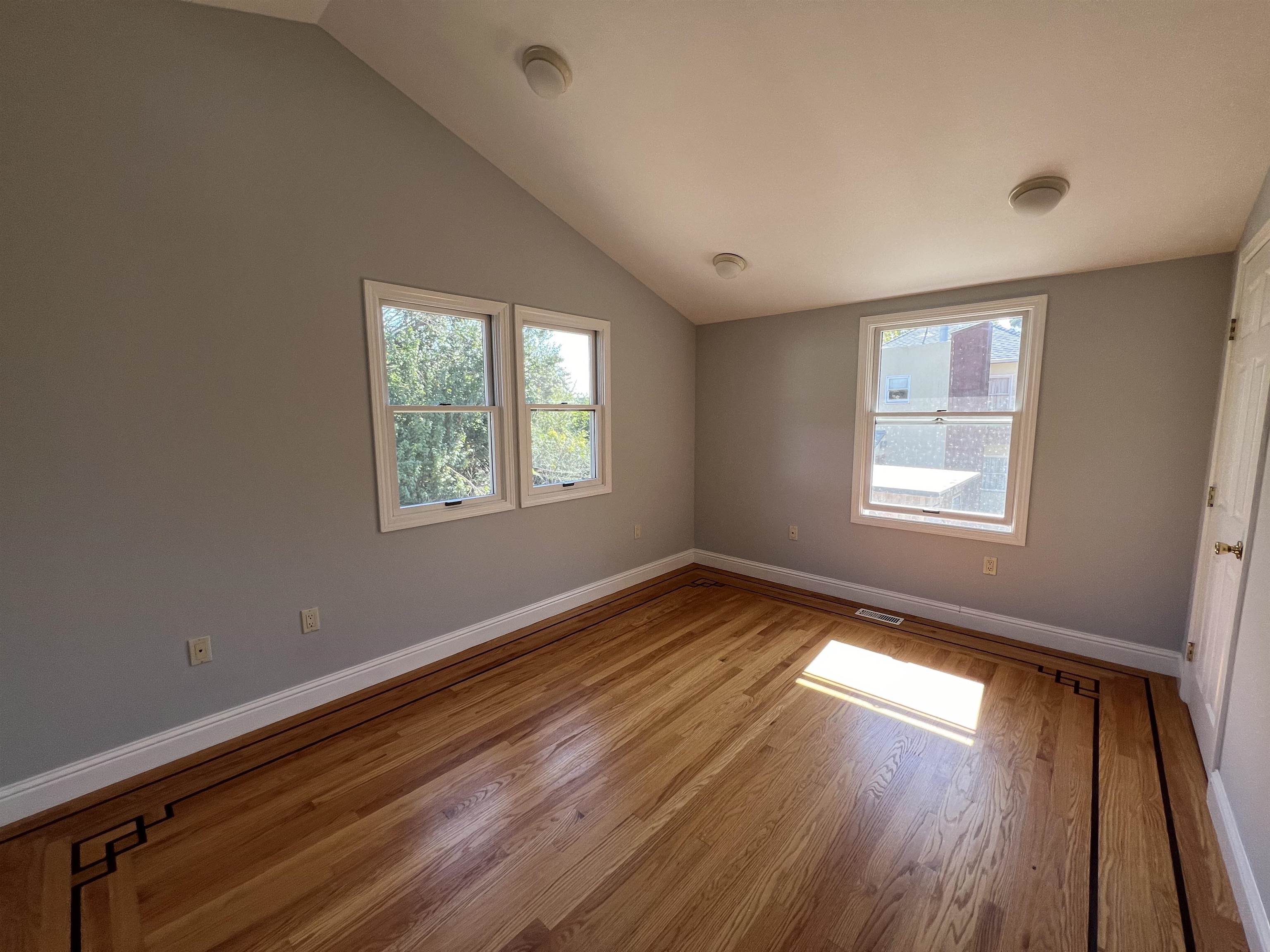 Detail Gallery Image 6 of 8 For 2438 Martin Luther King Jr Way, Berkeley,  CA 94704 - 2 Beds | 1/1 Baths