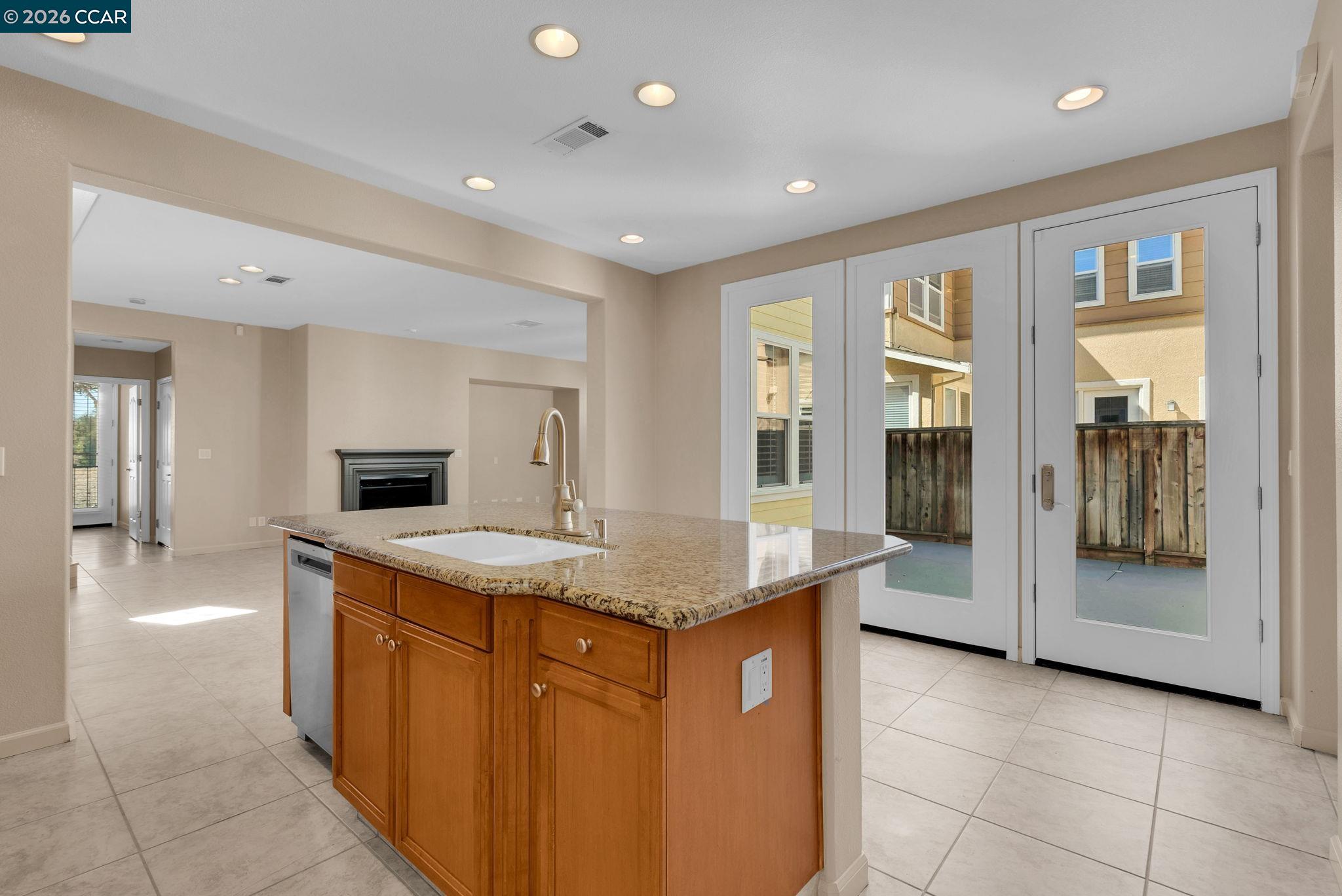 Detail Gallery Image 13 of 54 For 1051 Madrone Ave, Vallejo,  CA 94592 - 3 Beds | 2/1 Baths