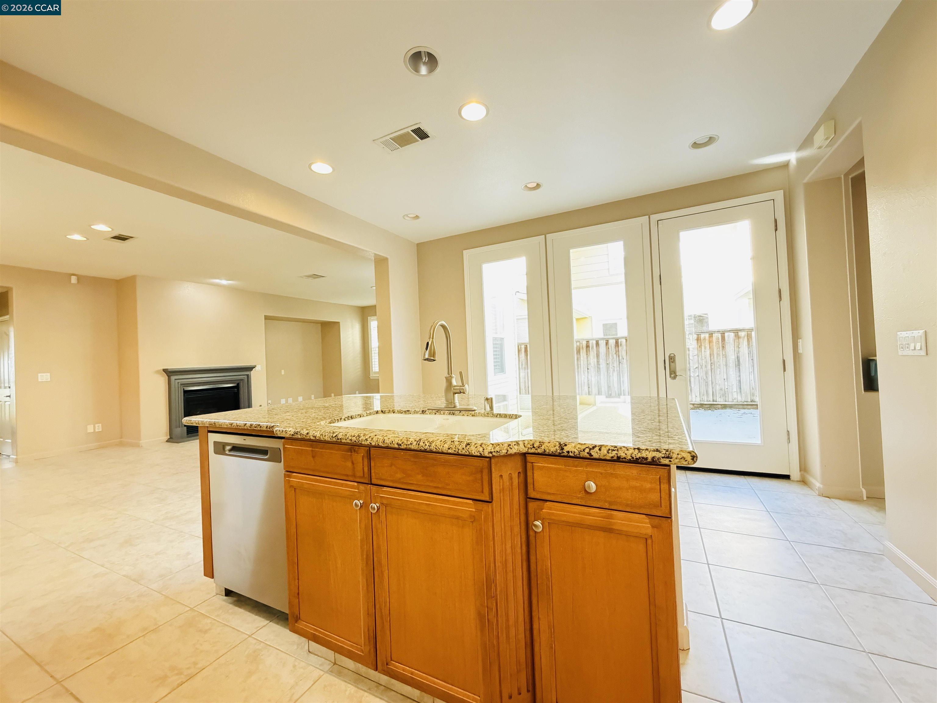 Detail Gallery Image 14 of 54 For 1051 Madrone Ave, Vallejo,  CA 94592 - 3 Beds | 2/1 Baths