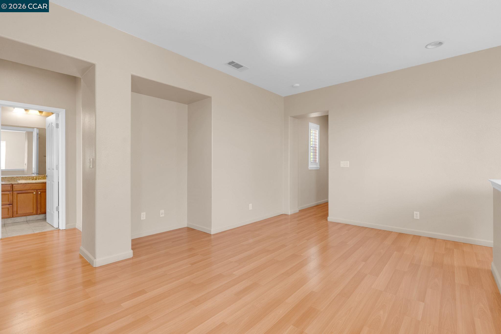 Detail Gallery Image 30 of 54 For 1051 Madrone Ave, Vallejo,  CA 94592 - 3 Beds | 2/1 Baths