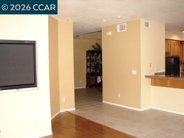 Detail Gallery Image 11 of 17 For 4110 Forest Hill Ct, Hayward,  CA 94542 - 4 Beds | 2/1 Baths