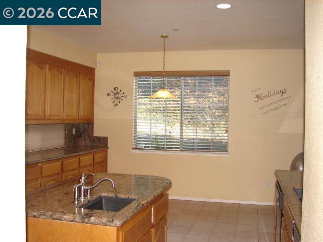 Detail Gallery Image 8 of 17 For 4110 Forest Hill Ct, Hayward,  CA 94542 - 4 Beds | 2/1 Baths