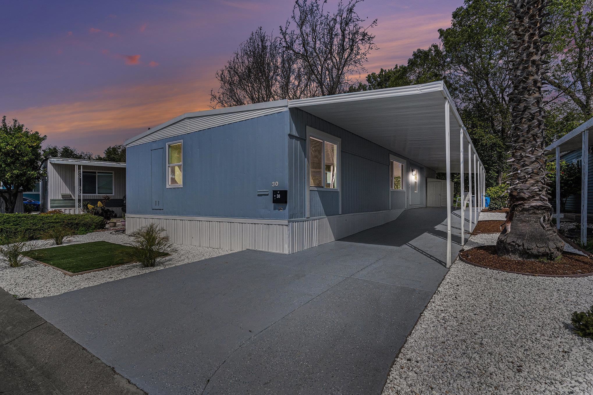 Detail Gallery Image 3 of 18 For 30 Palm Dr #30,  Union City,  CA 94587 - 4 Beds | 2 Baths