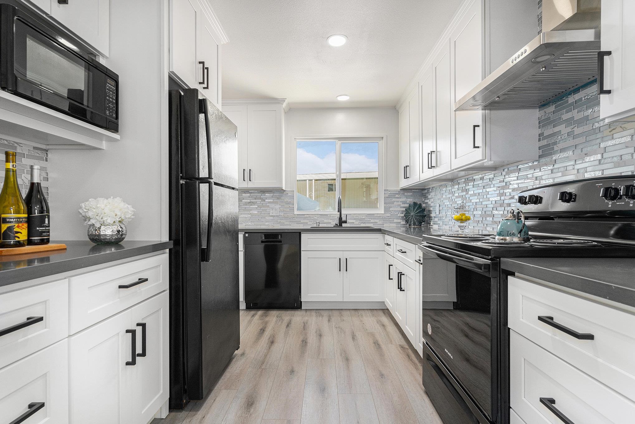 Detail Gallery Image 6 of 18 For 30 Palm Dr #30,  Union City,  CA 94587 - 4 Beds | 2 Baths