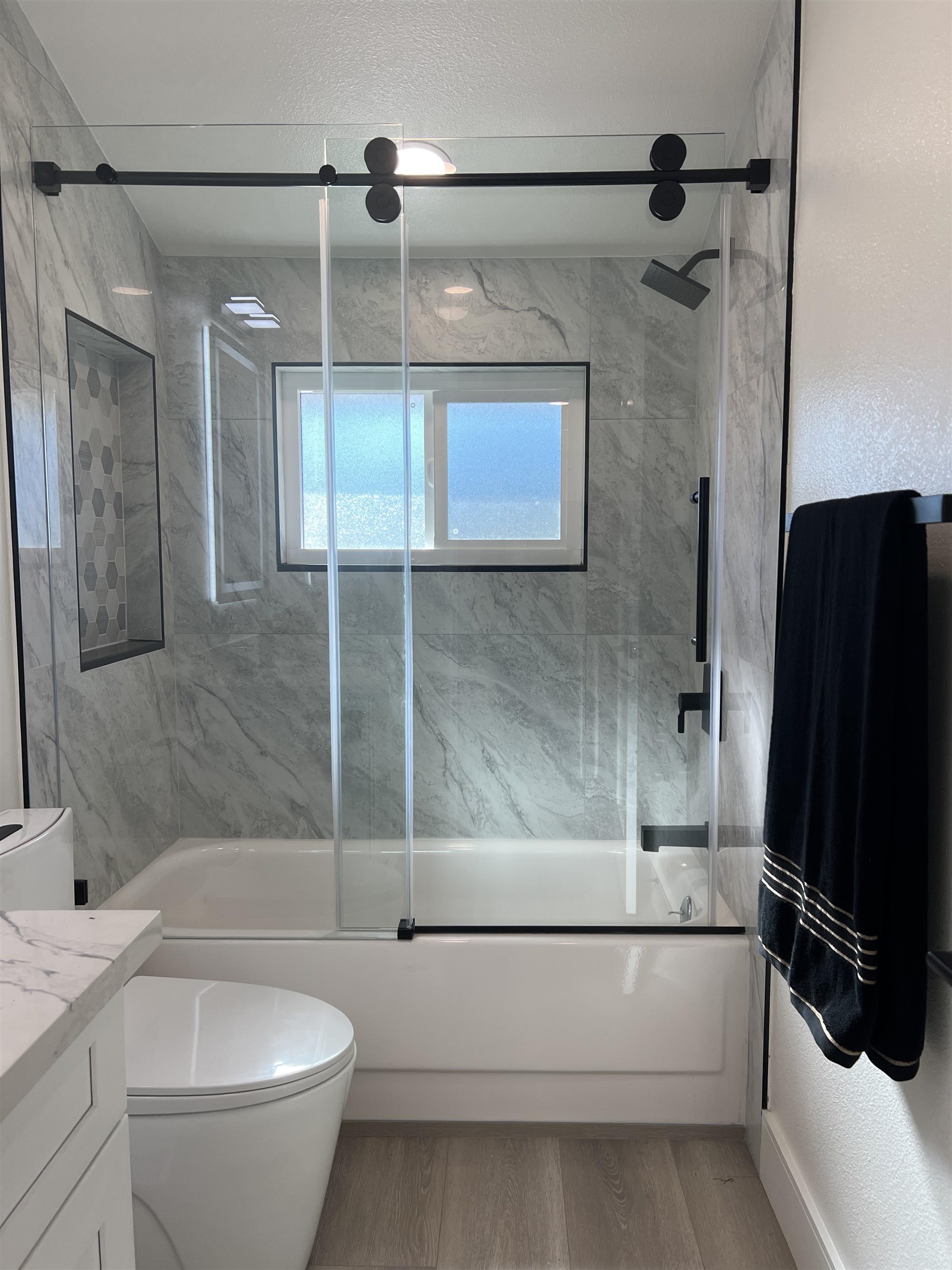 Detail Gallery Image 14 of 42 For 91 E Lake Dr, Antioch,  CA 94509 - 3 Beds | 2 Baths