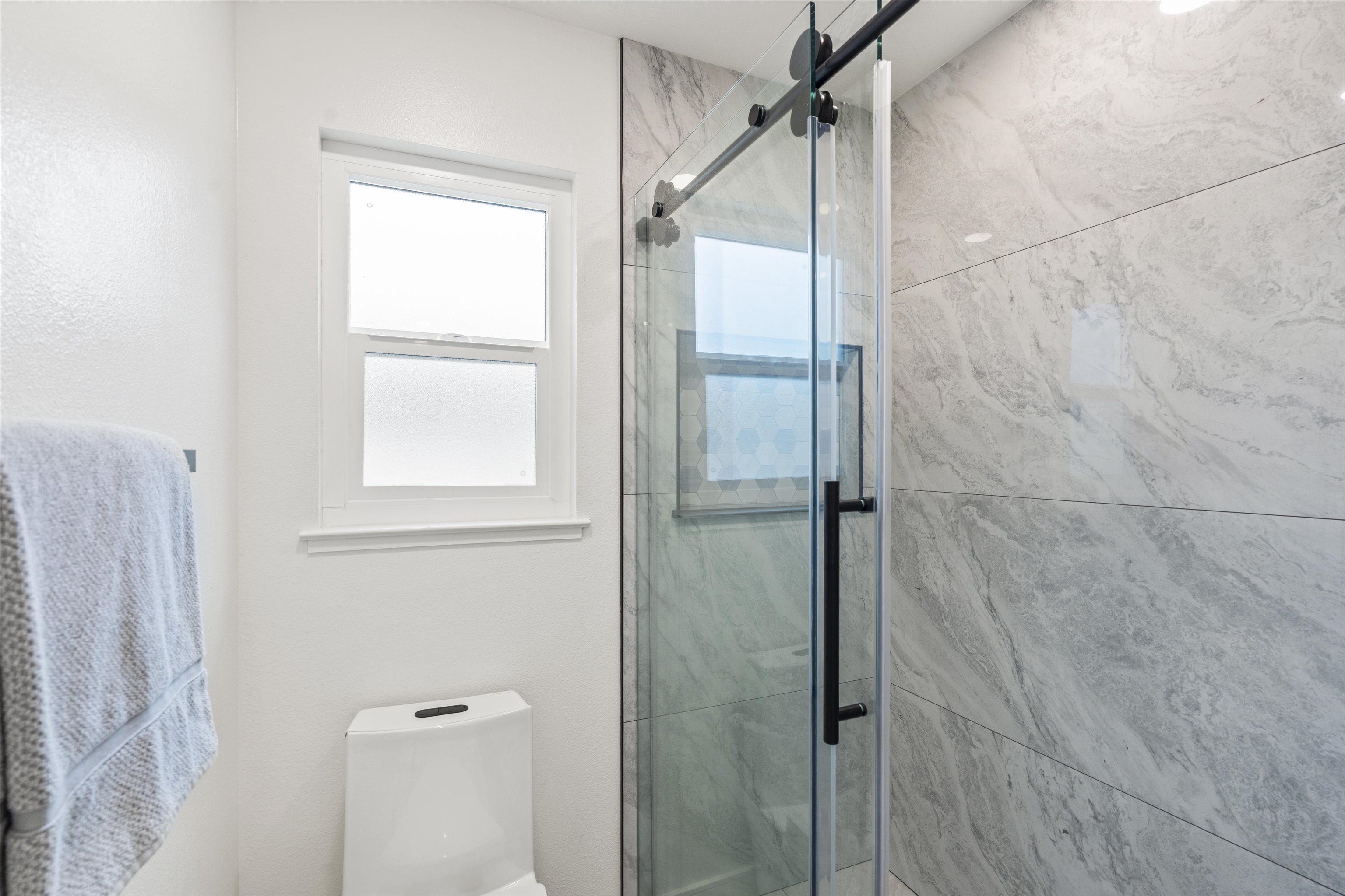 Detail Gallery Image 19 of 42 For 91 E Lake Dr, Antioch,  CA 94509 - 3 Beds | 2 Baths