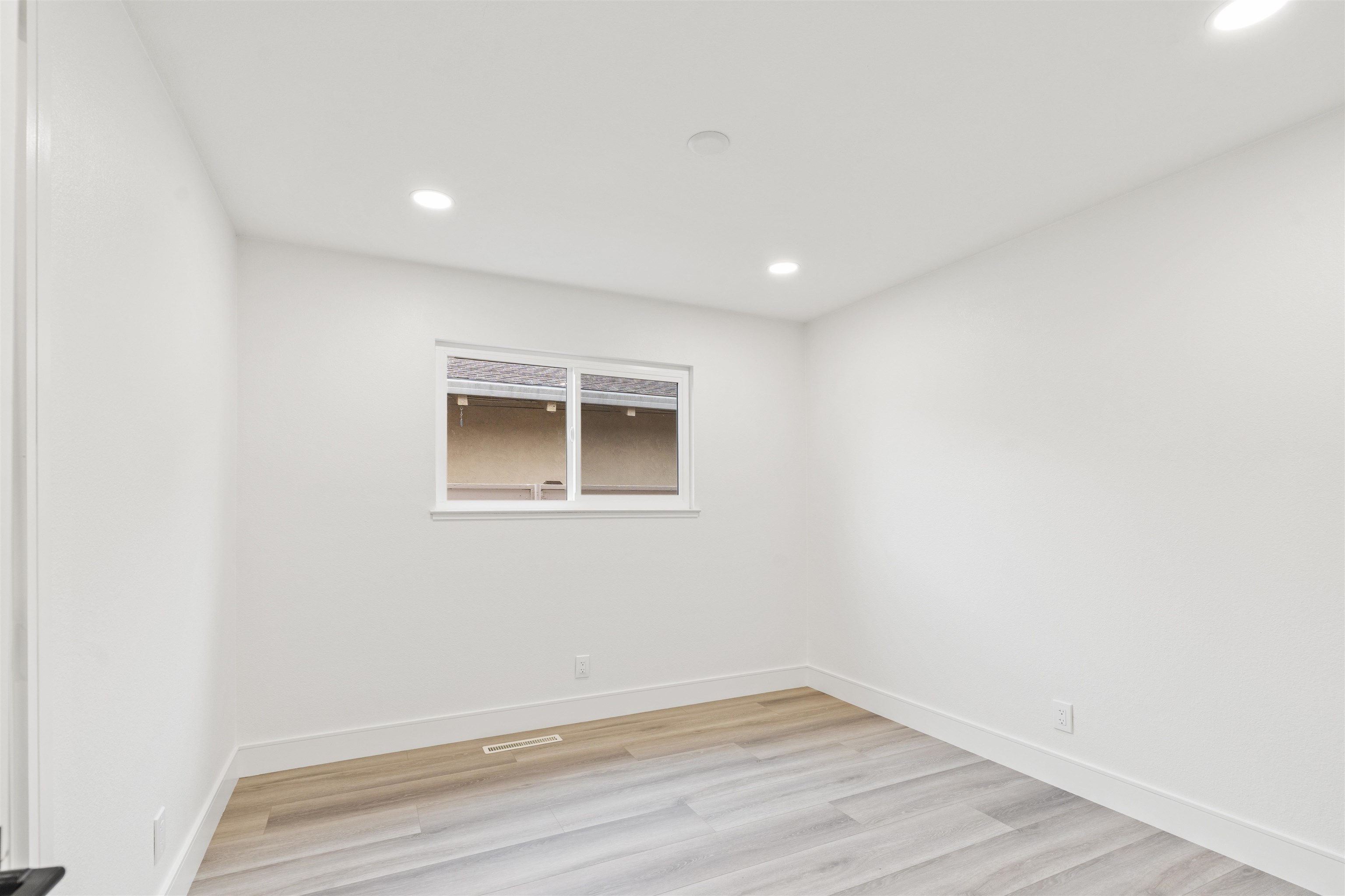 Detail Gallery Image 25 of 42 For 91 E Lake Dr, Antioch,  CA 94509 - 3 Beds | 2 Baths