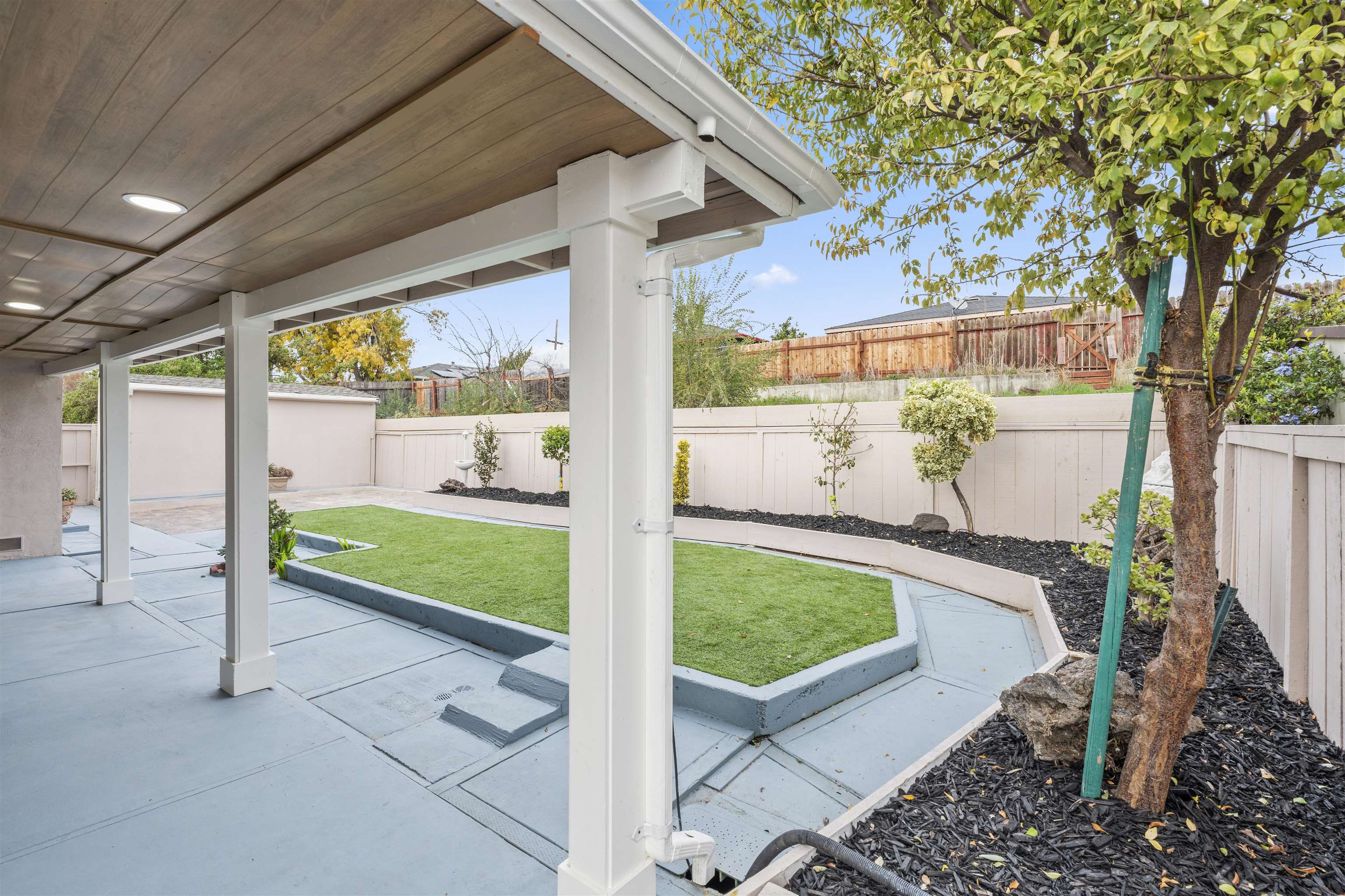 Detail Gallery Image 33 of 42 For 91 E Lake Dr, Antioch,  CA 94509 - 3 Beds | 2 Baths