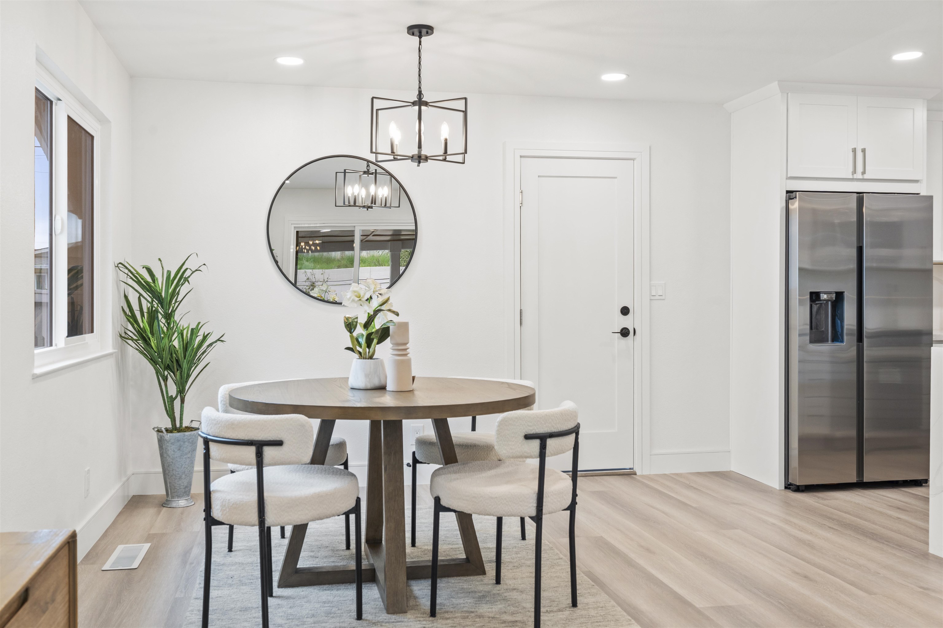 Detail Gallery Image 8 of 42 For 91 E Lake Dr, Antioch,  CA 94509 - 3 Beds | 2 Baths