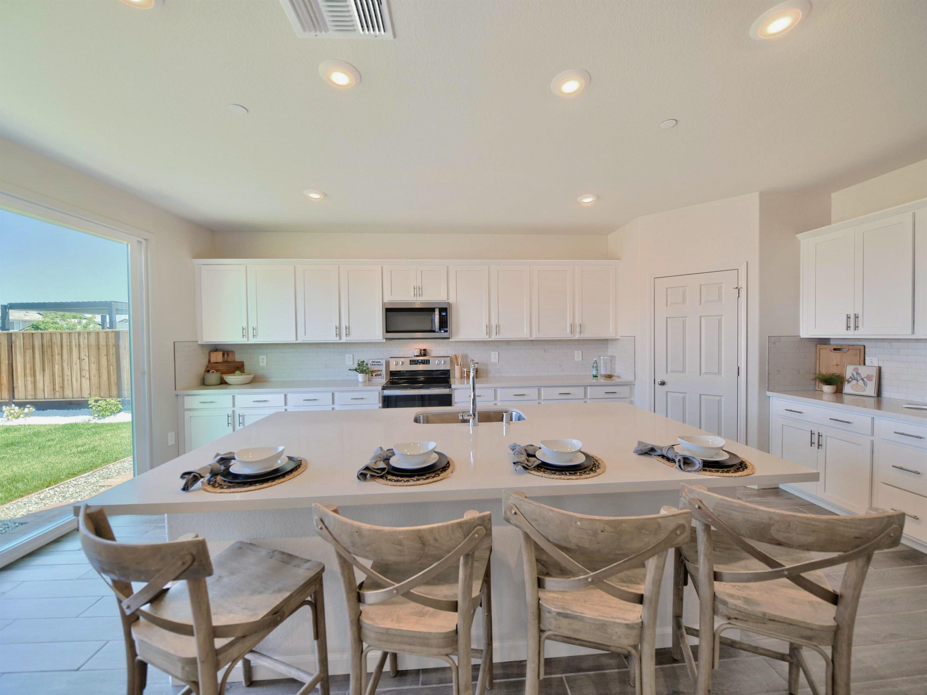 Detail Gallery Image 12 of 59 For 5445 Oneida Way, Antioch,  CA 94509 - 4 Beds | 3 Baths