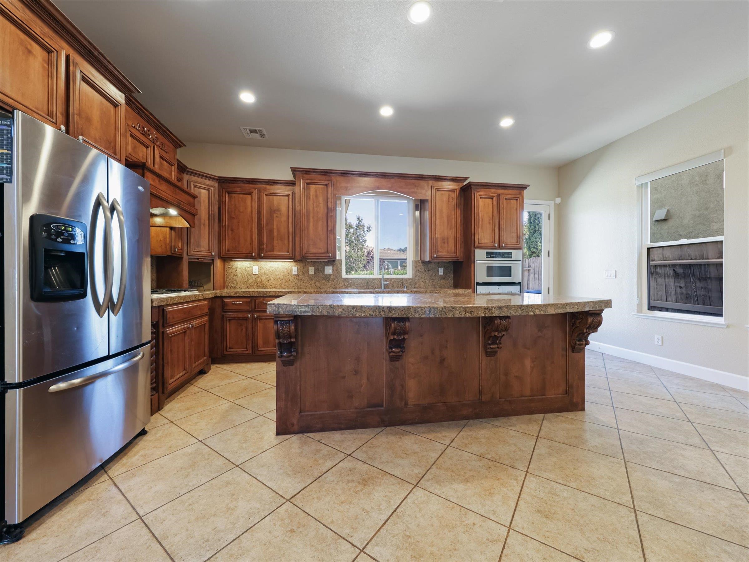 Detail Gallery Image 13 of 54 For 9216 Hallmark Pl, Vallejo,  CA 94591 - 5 Beds | 5 Baths