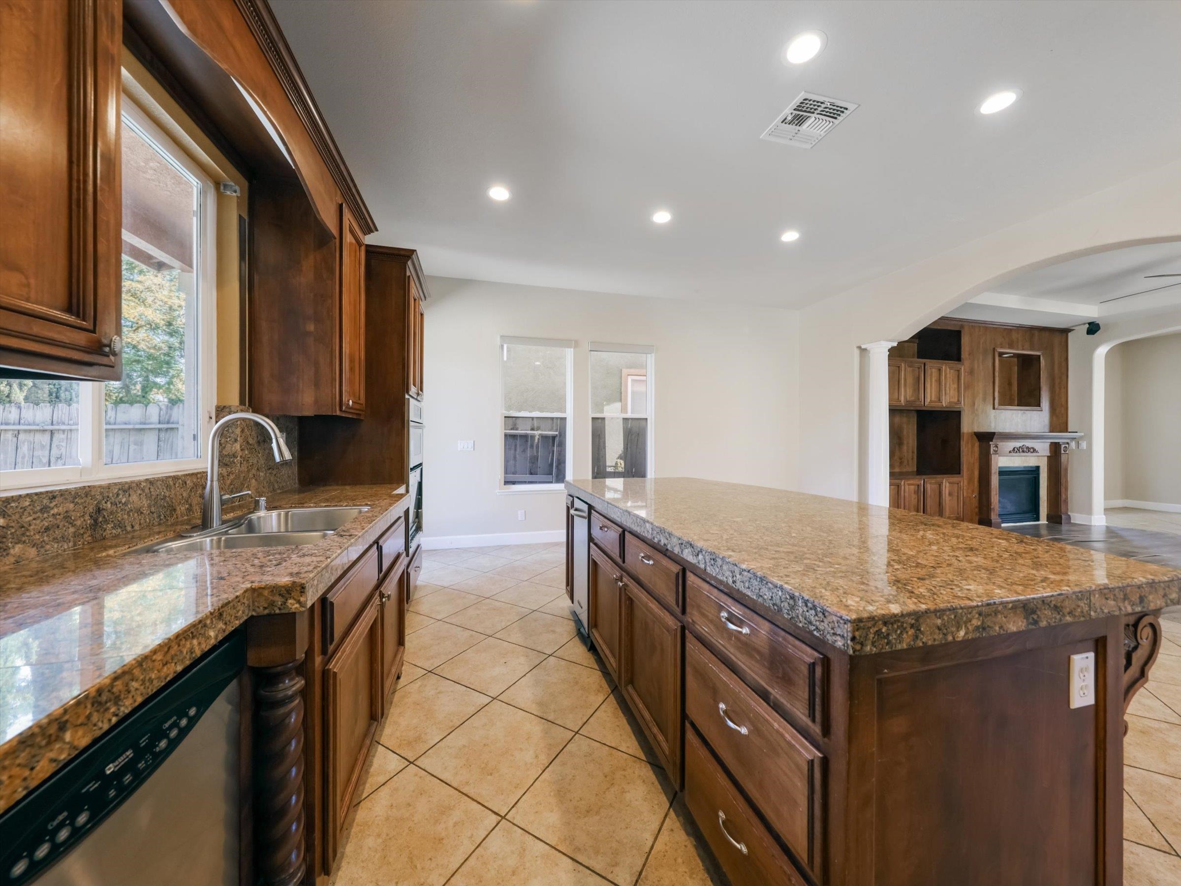 Detail Gallery Image 16 of 54 For 9216 Hallmark Pl, Vallejo,  CA 94591 - 5 Beds | 5 Baths