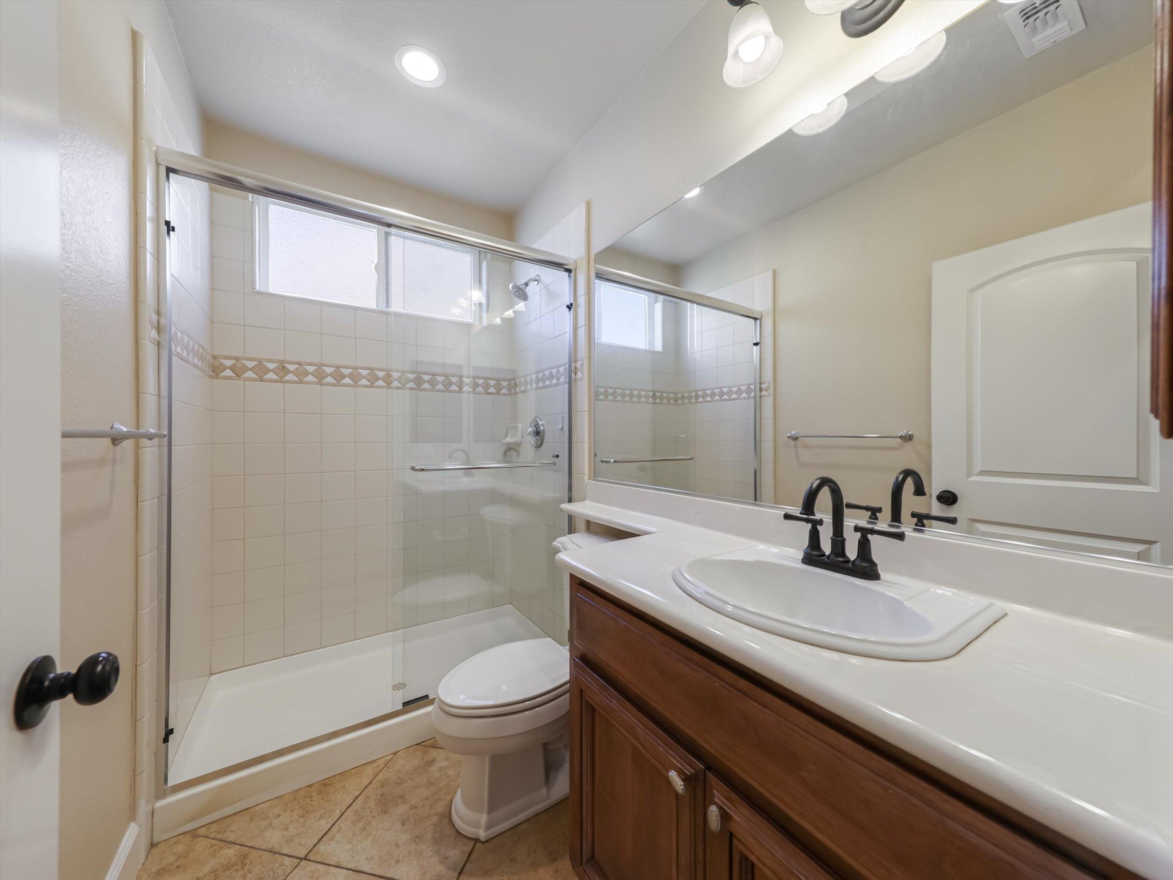 Detail Gallery Image 10 of 54 For 9216 Hallmark Pl, Vallejo,  CA 94591 - 5 Beds | 5 Baths