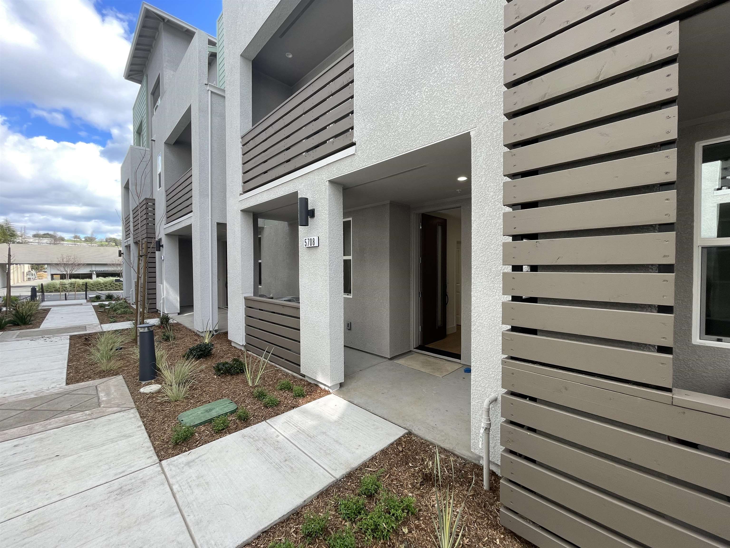 Detail Gallery Image 2 of 31 For 5708 Melon Court, San Ramon,  CA 94583 - 3 Beds | 3/1 Baths