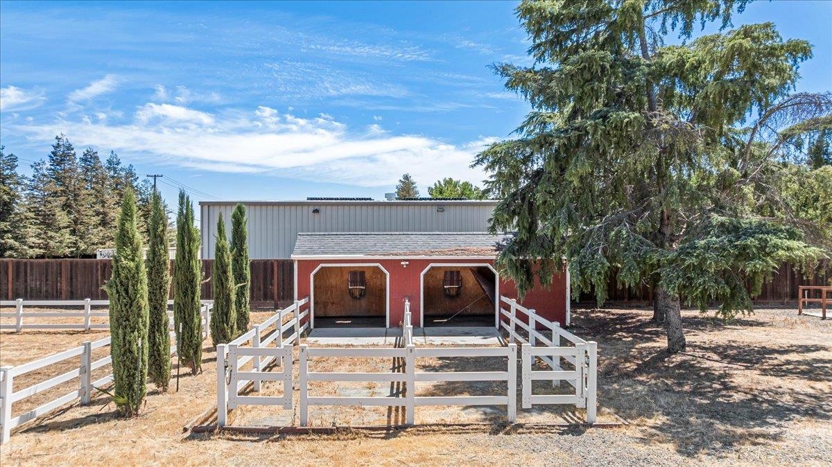 Detail Gallery Image 39 of 49 For 27000 S Hillview St, Tracy,  CA 95304 - 4 Beds | 3 Baths