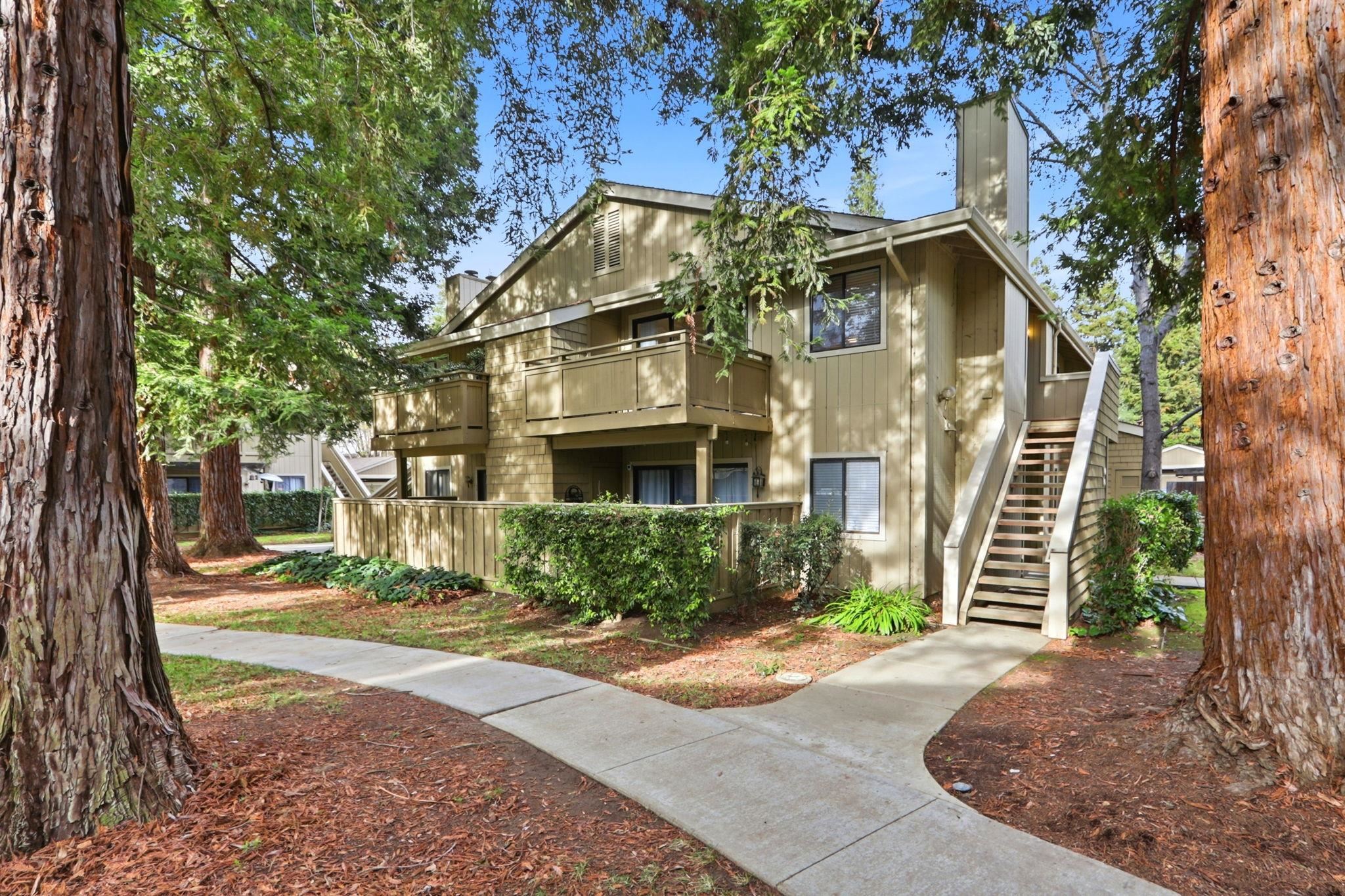 Detail Gallery Image 2 of 36 For 5482 Makati Cir, San Jose,  CA 95123 - 2 Beds | 2 Baths