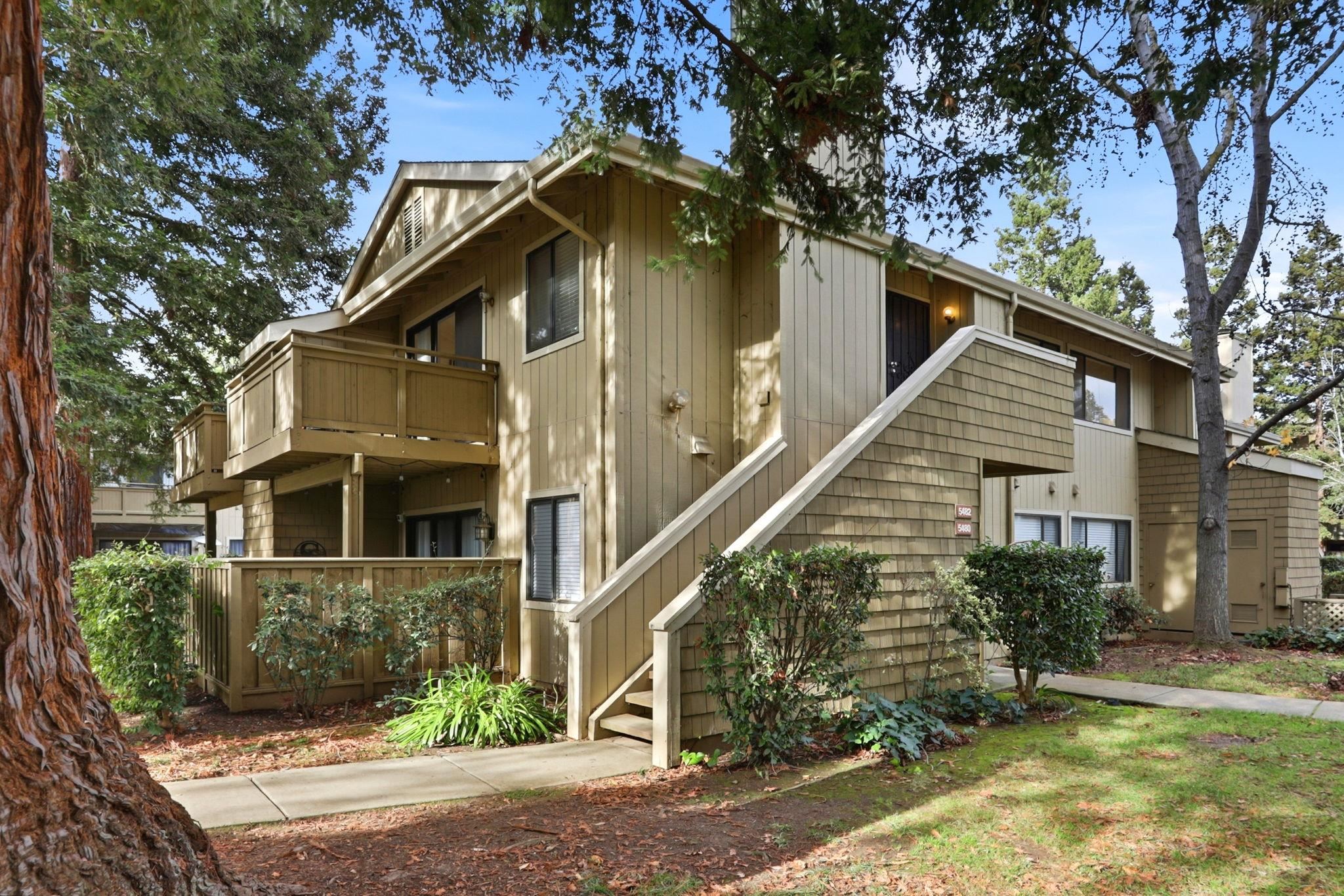 Detail Gallery Image 3 of 36 For 5482 Makati Cir, San Jose,  CA 95123 - 2 Beds | 2 Baths