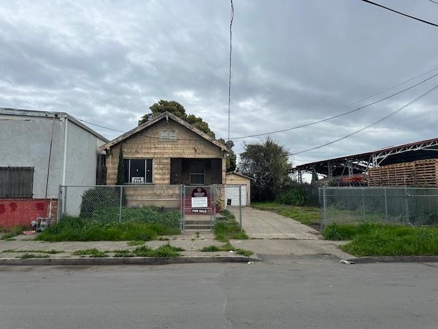 Detail Gallery Image 17 of 32 For 1024 50th Ave, Oakland,  CA 94601 - 2 Beds | 1 Baths