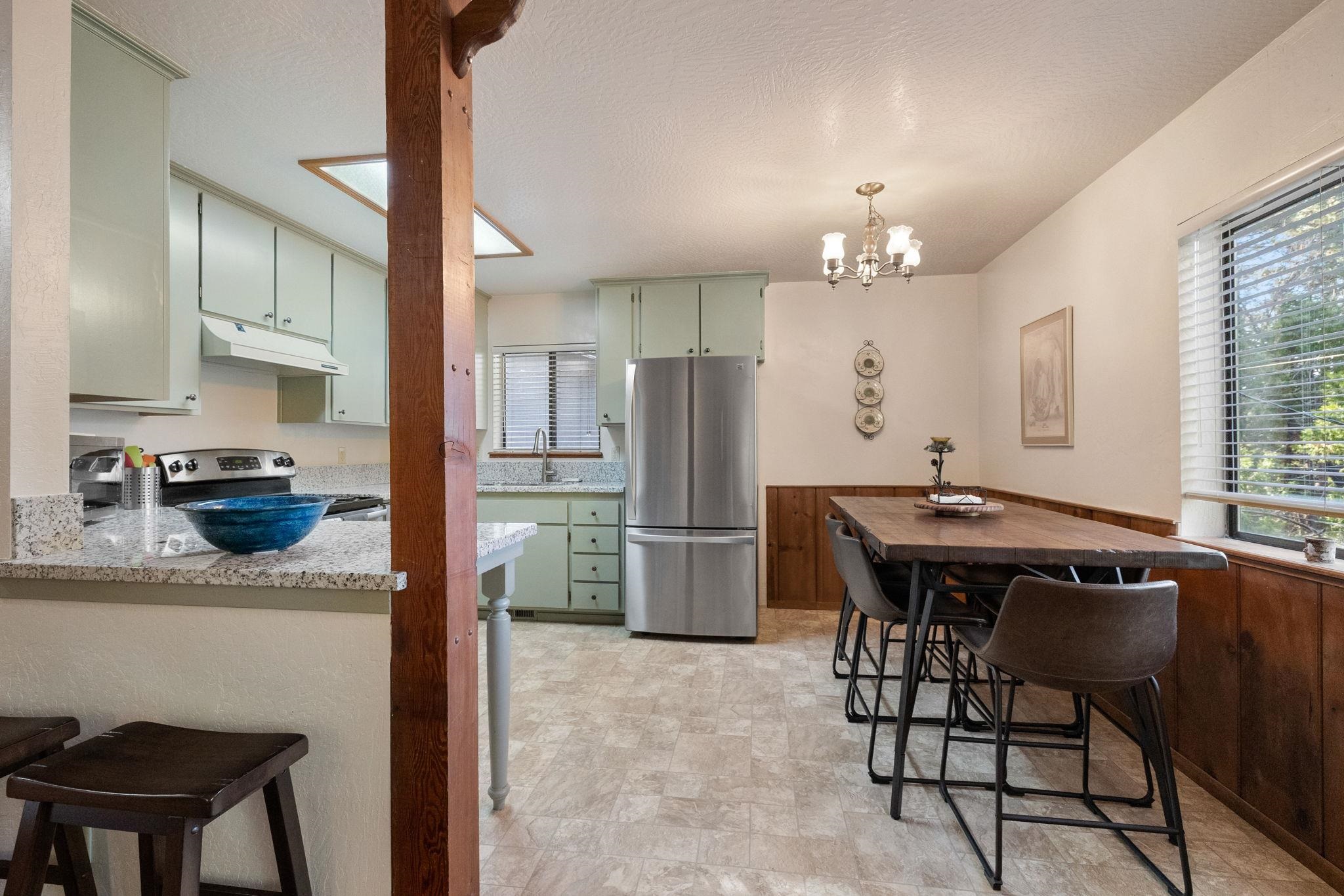 Detail Gallery Image 4 of 18 For 22435 Ponderosa, Twain Harte,  CA 95383-9999 - 4 Beds | 2 Baths