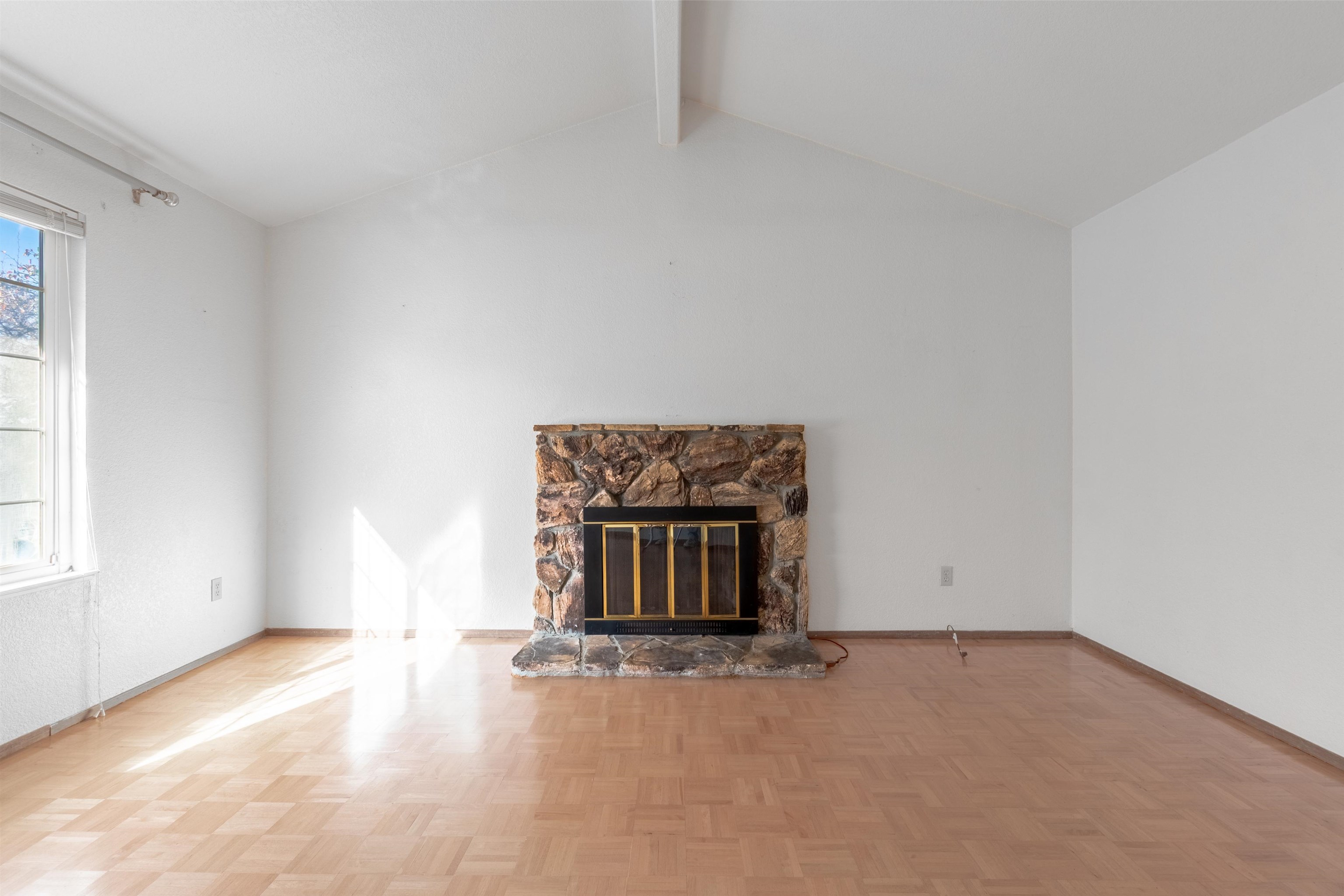 Detail Gallery Image 6 of 28 For 815 La Cruz Ln, Vacaville,  CA 95687 - 3 Beds | 2 Baths