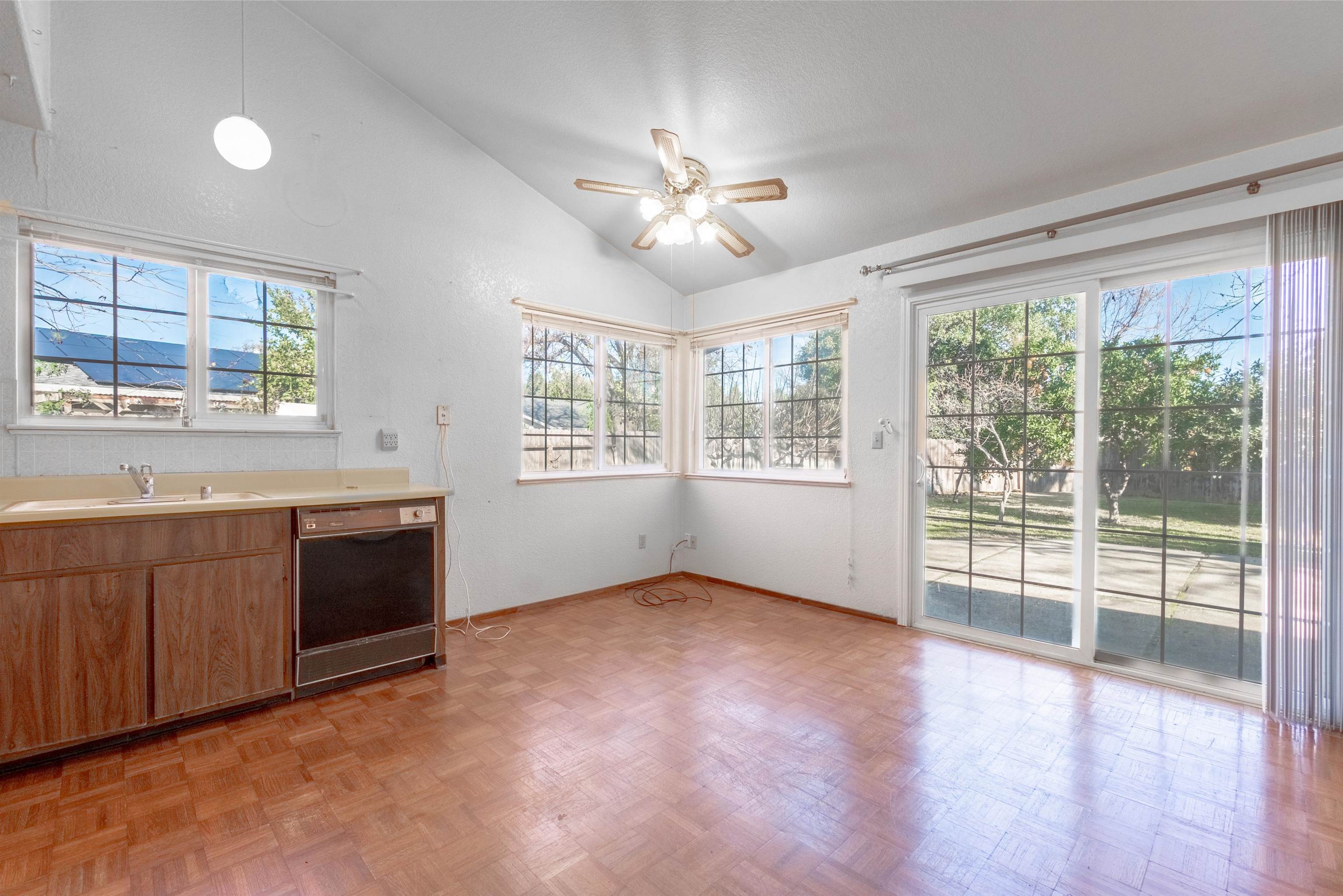 Detail Gallery Image 7 of 28 For 815 La Cruz Ln, Vacaville,  CA 95687 - 3 Beds | 2 Baths