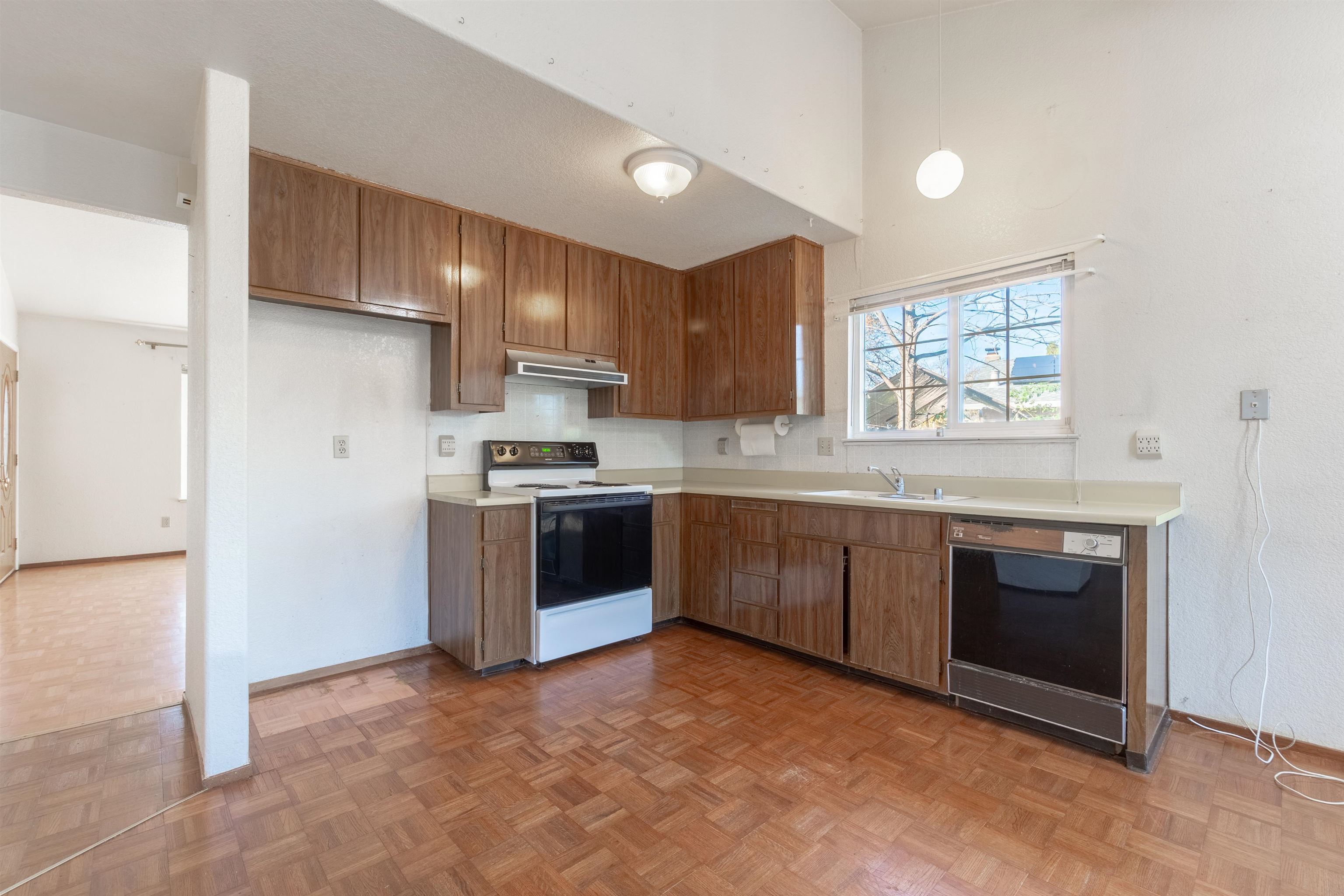 Detail Gallery Image 8 of 28 For 815 La Cruz Ln, Vacaville,  CA 95687 - 3 Beds | 2 Baths