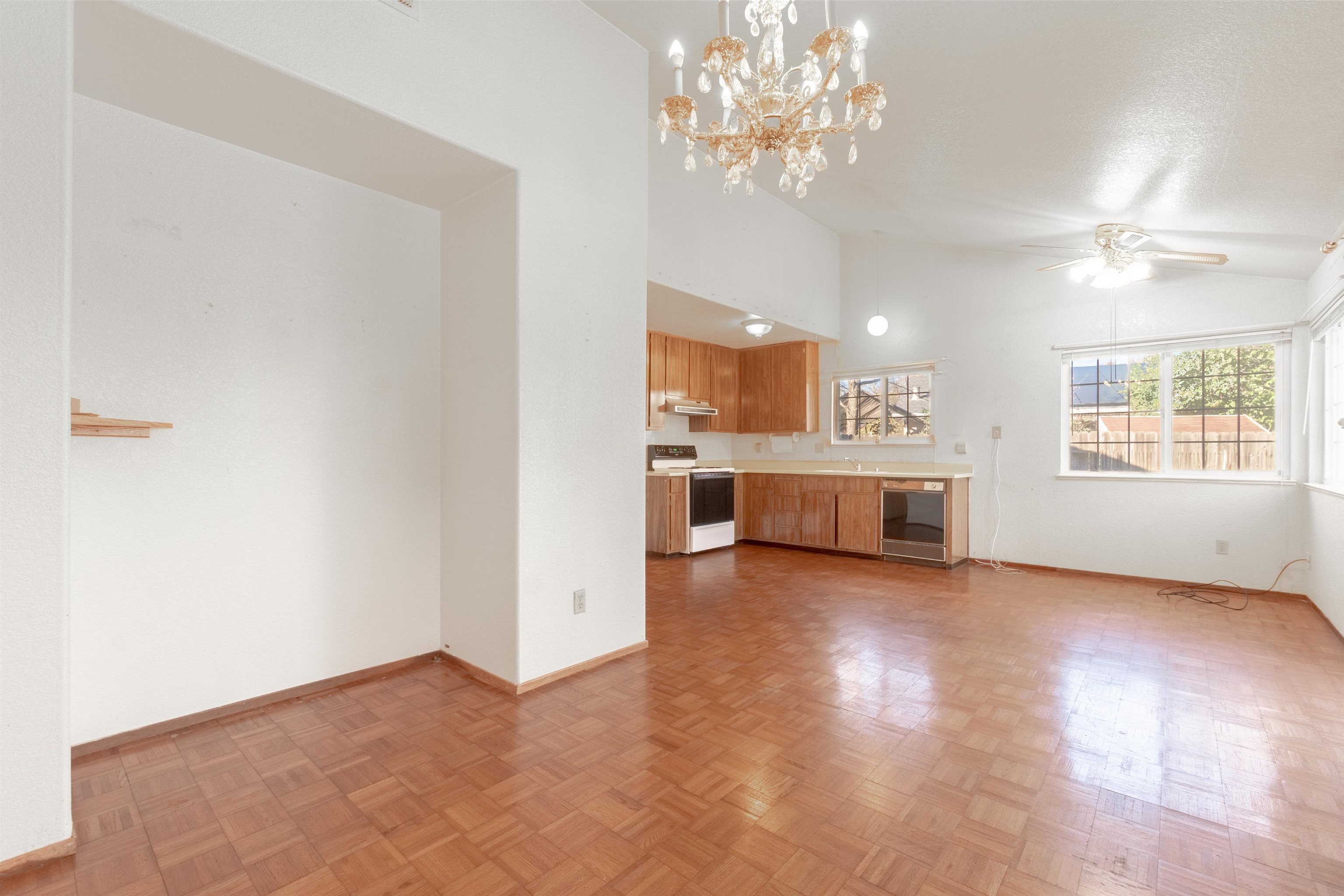 Detail Gallery Image 10 of 28 For 815 La Cruz Ln, Vacaville,  CA 95687 - 3 Beds | 2 Baths