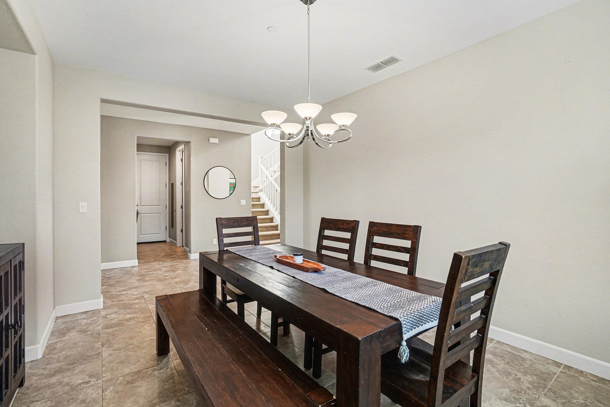 Detail Gallery Image 9 of 46 For 527 Stratford Way, Brentwood,  CA 94513 - 4 Beds | 3/1 Baths